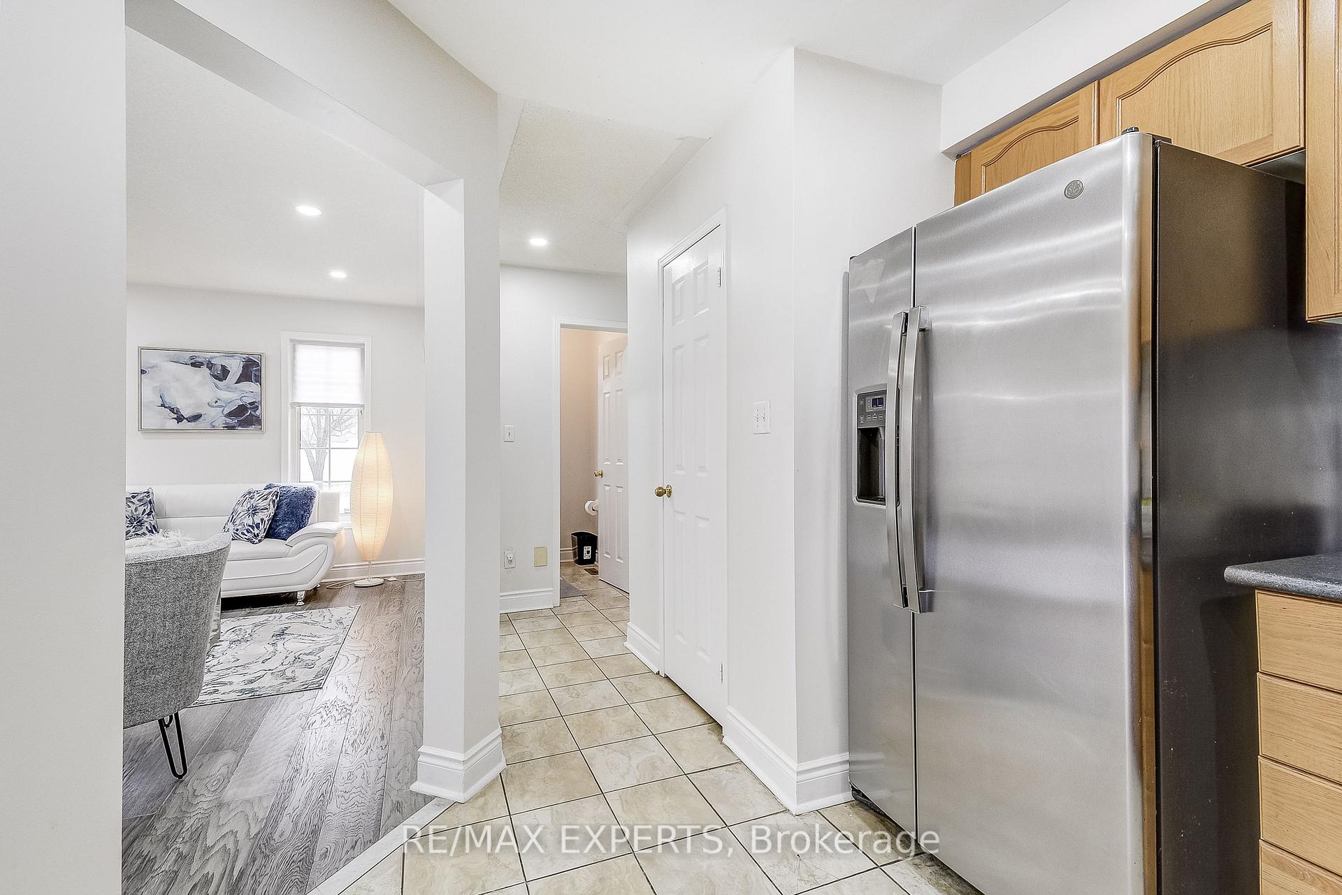 Photo 12 of 127 Worthington Avenue, Brampton, Fletcher's Meadow — HOMEH