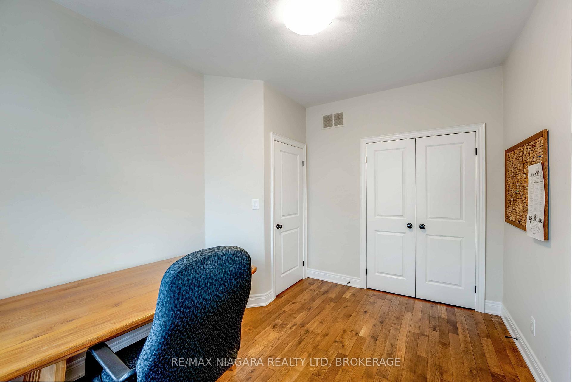 Photo 6 of 24 Emerald Common, St. Catharines, Lakeshore — HOMEH