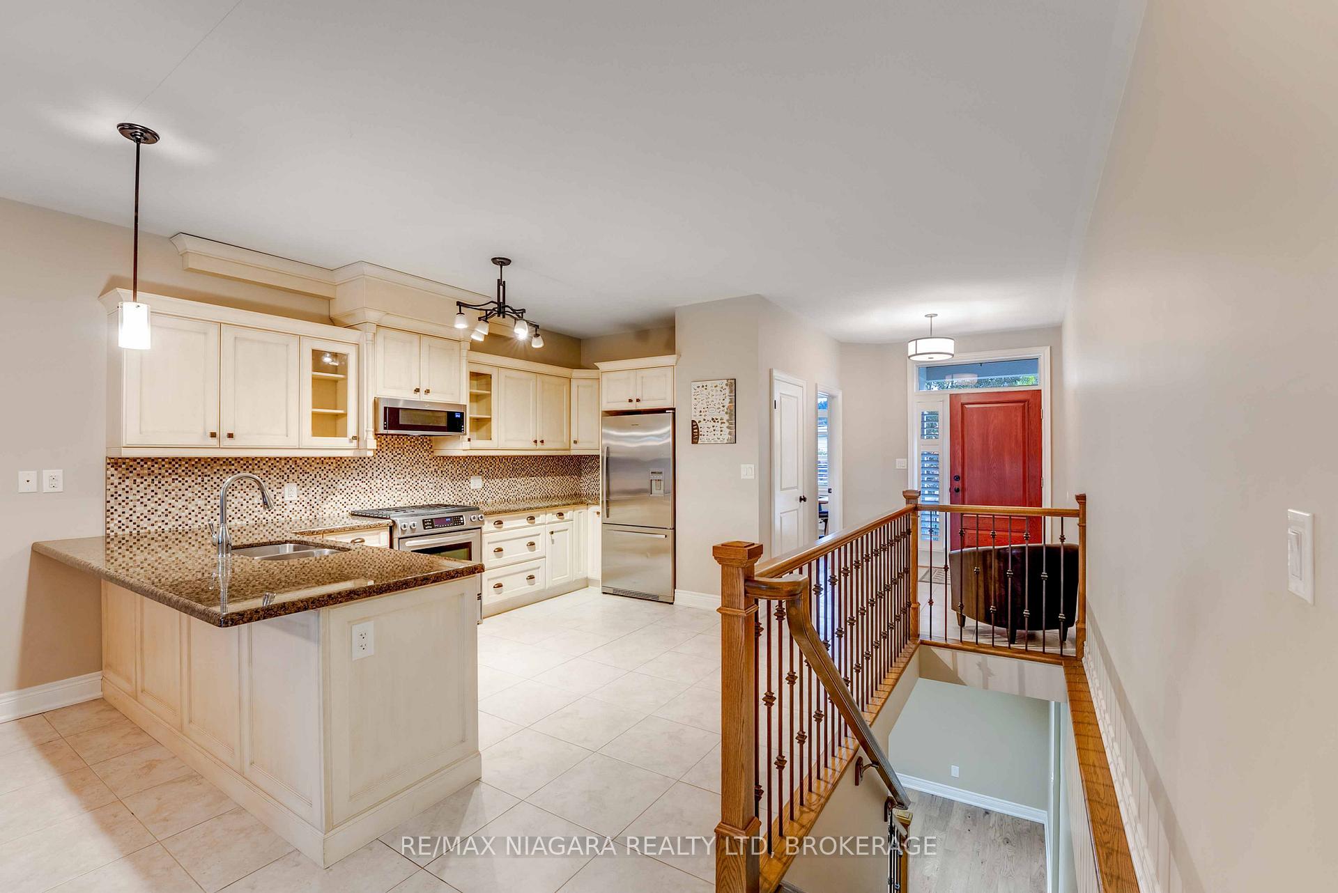 Photo 10 of 24 Emerald Common, St. Catharines, Lakeshore — HOMEH