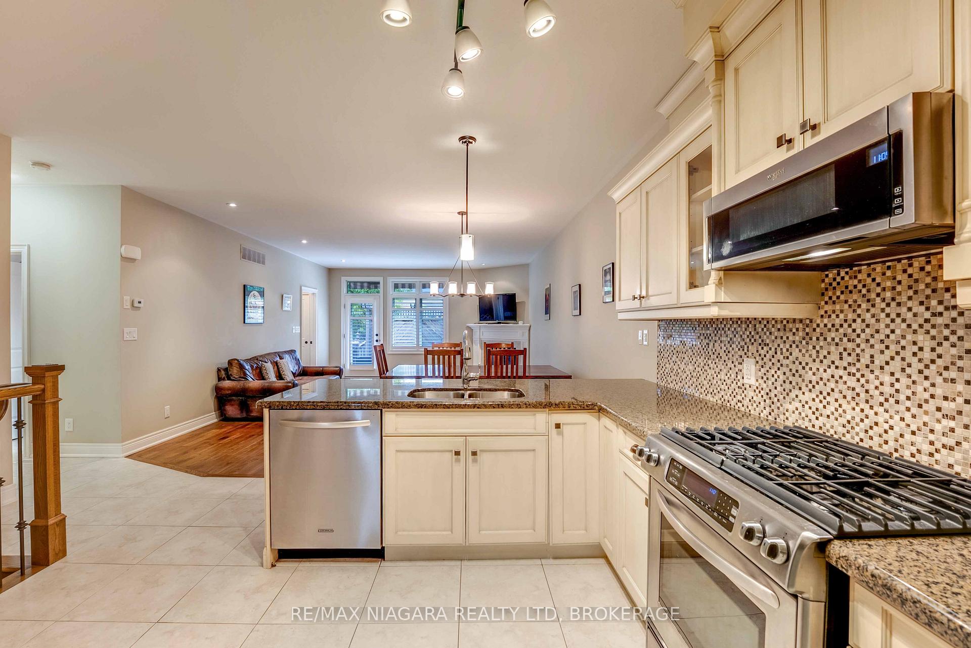 Photo 19 of 24 Emerald Common, St. Catharines, Lakeshore — HOMEH