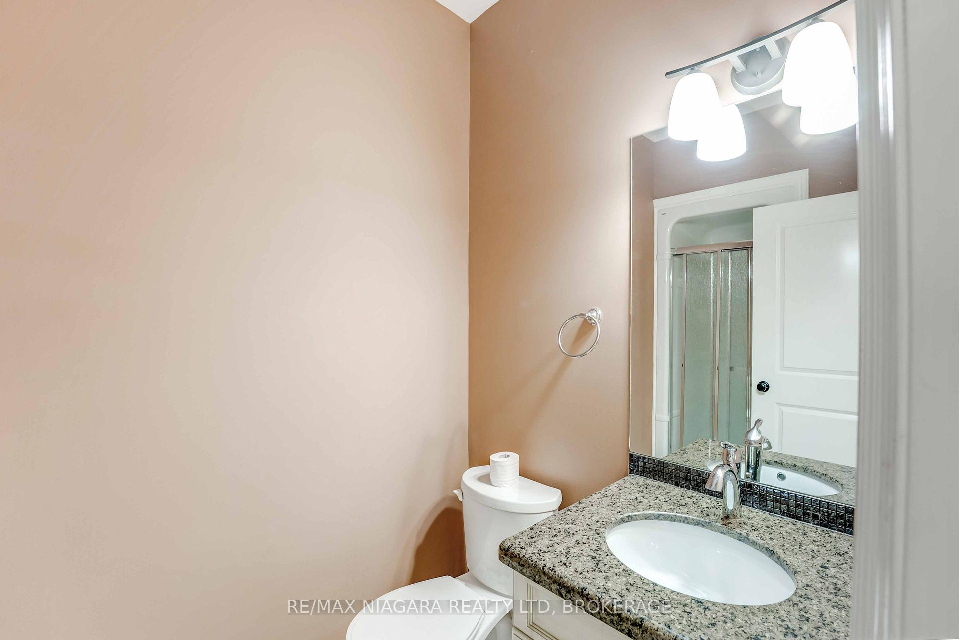 Photo 21 of 24 Emerald Common, St. Catharines, Lakeshore — HOMEH
