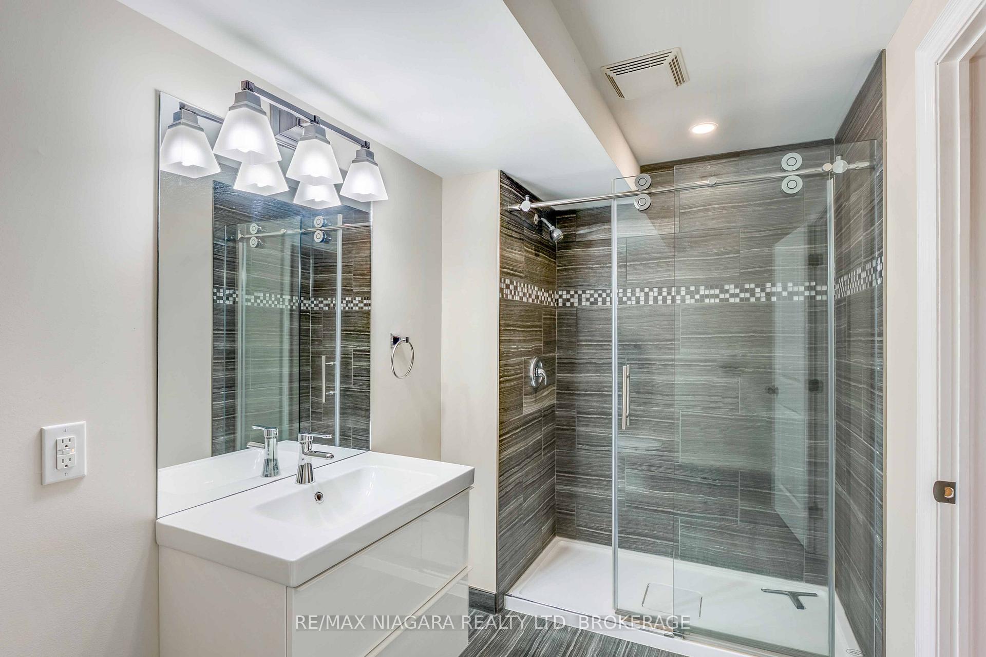 Photo 23 of 24 Emerald Common, St. Catharines, Lakeshore — HOMEH