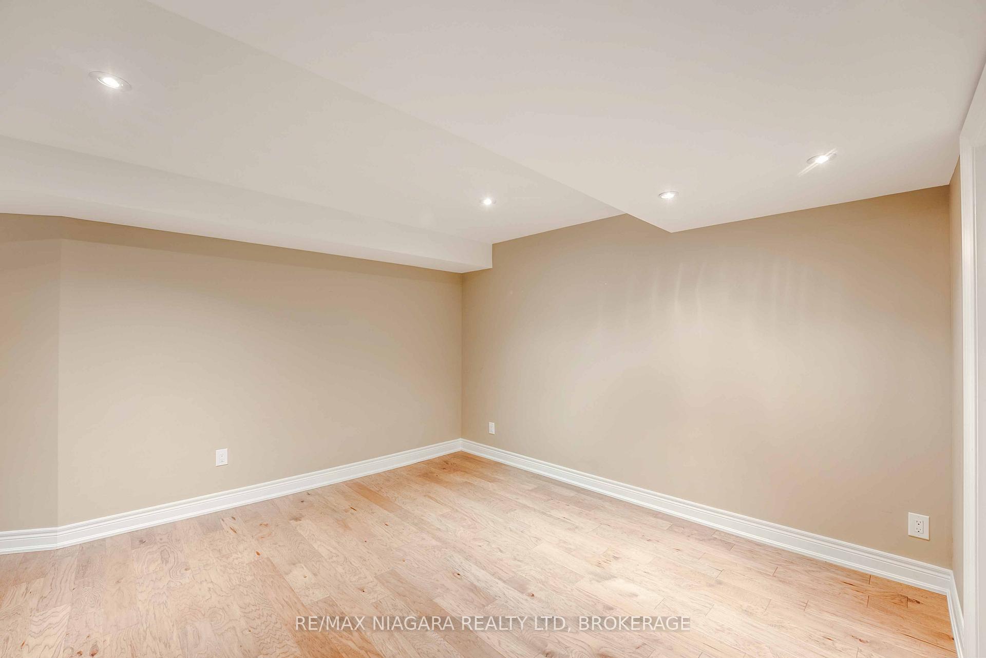 Photo 26 of 24 Emerald Common, St. Catharines, Lakeshore — HOMEH