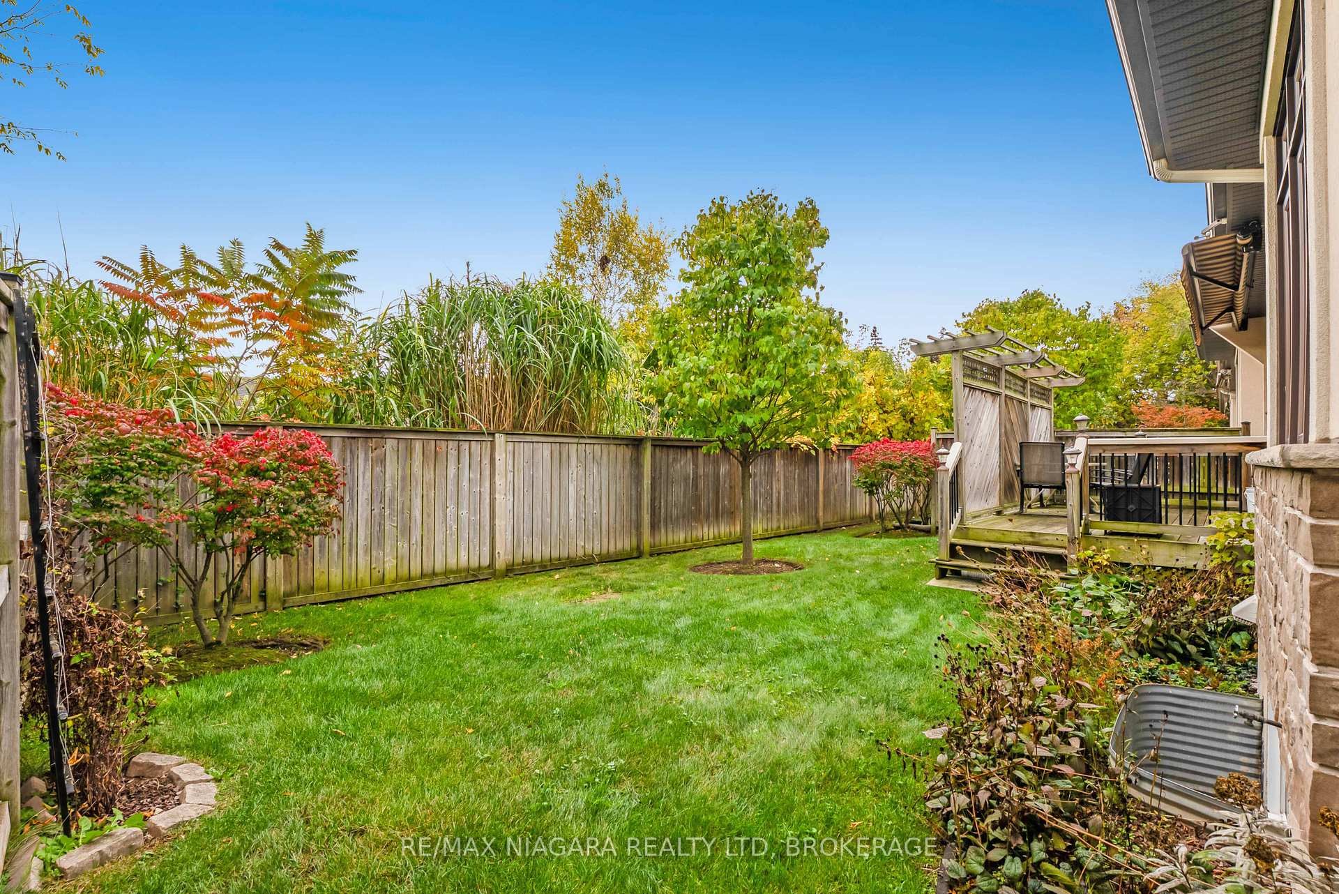 Photo 33 of 24 Emerald Common, St. Catharines, Lakeshore — HOMEH