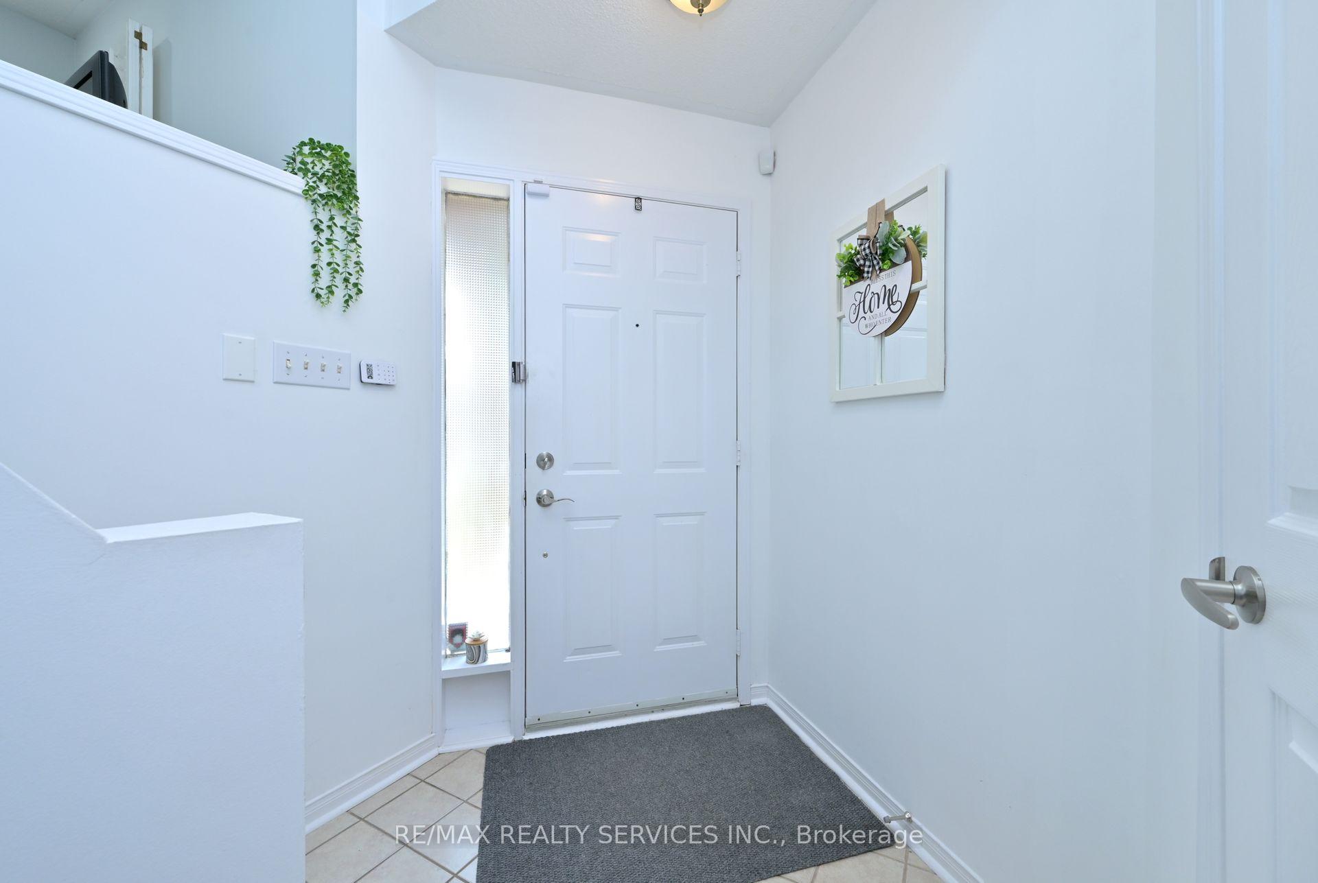 Photo 4 of 59 Springview Drive, Brampton, Brampton West — HOMEH