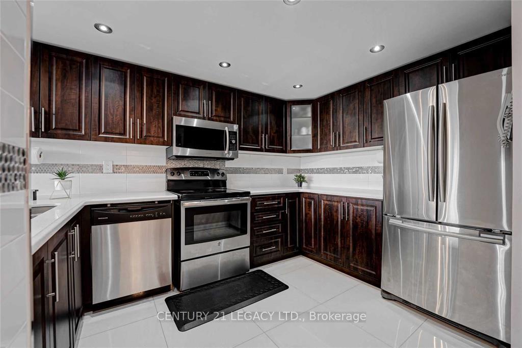 Photo 3 of Unit 408, 24 Hanover Road, Brampton, Queen Street Corridor — HOMEH