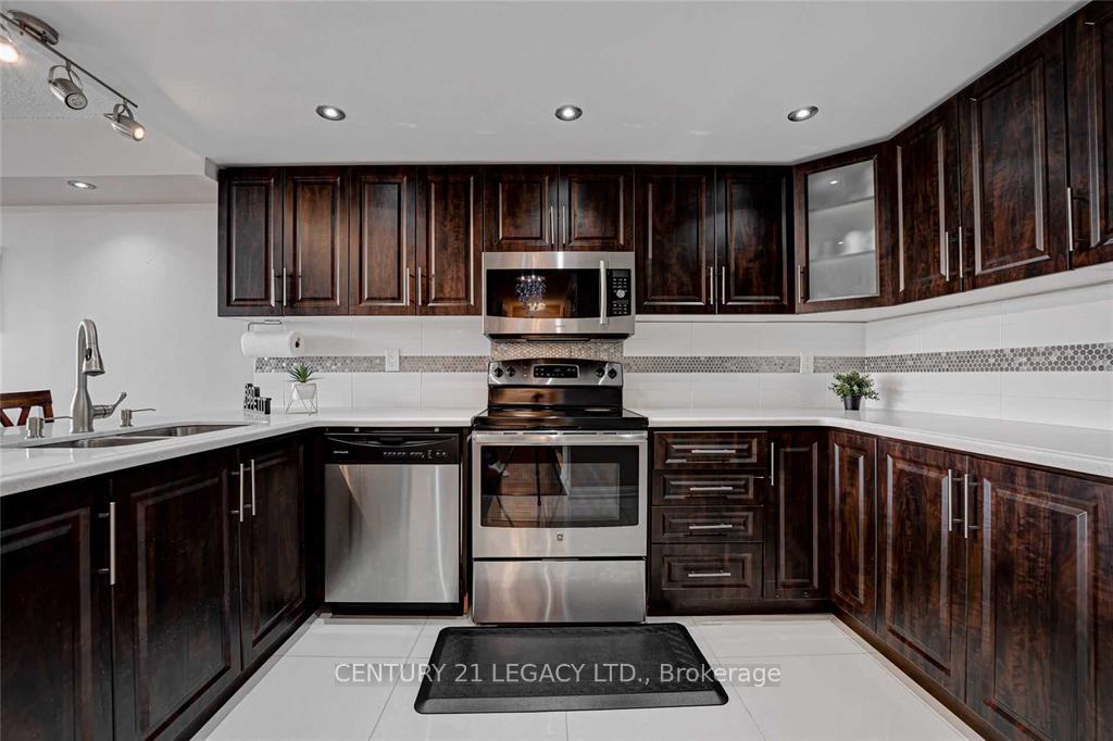 Photo 4 of Unit 408, 24 Hanover Road, Brampton, Queen Street Corridor — HOMEH