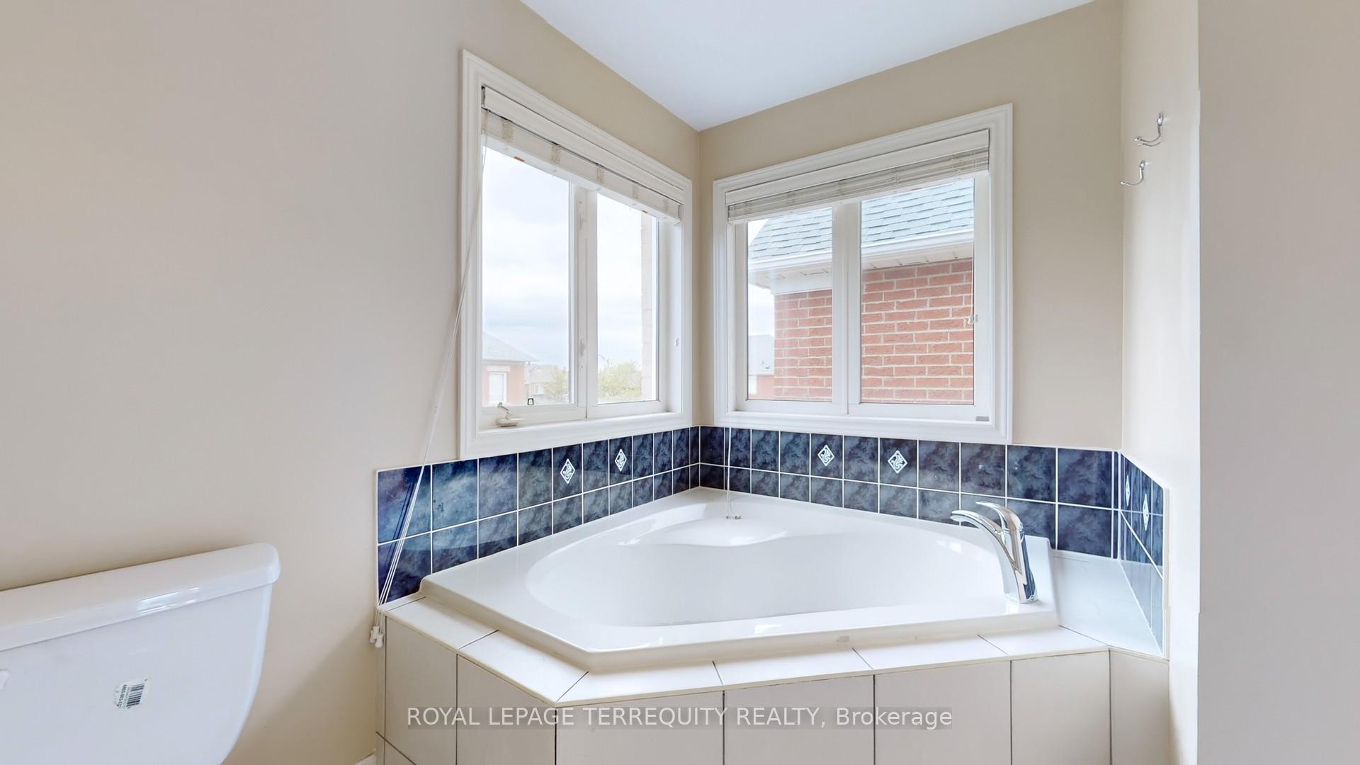 Photo 30 of 69 Vine Cliff Boulevard, Markham, Victoria Manor-Jennings Gate — HOMEH