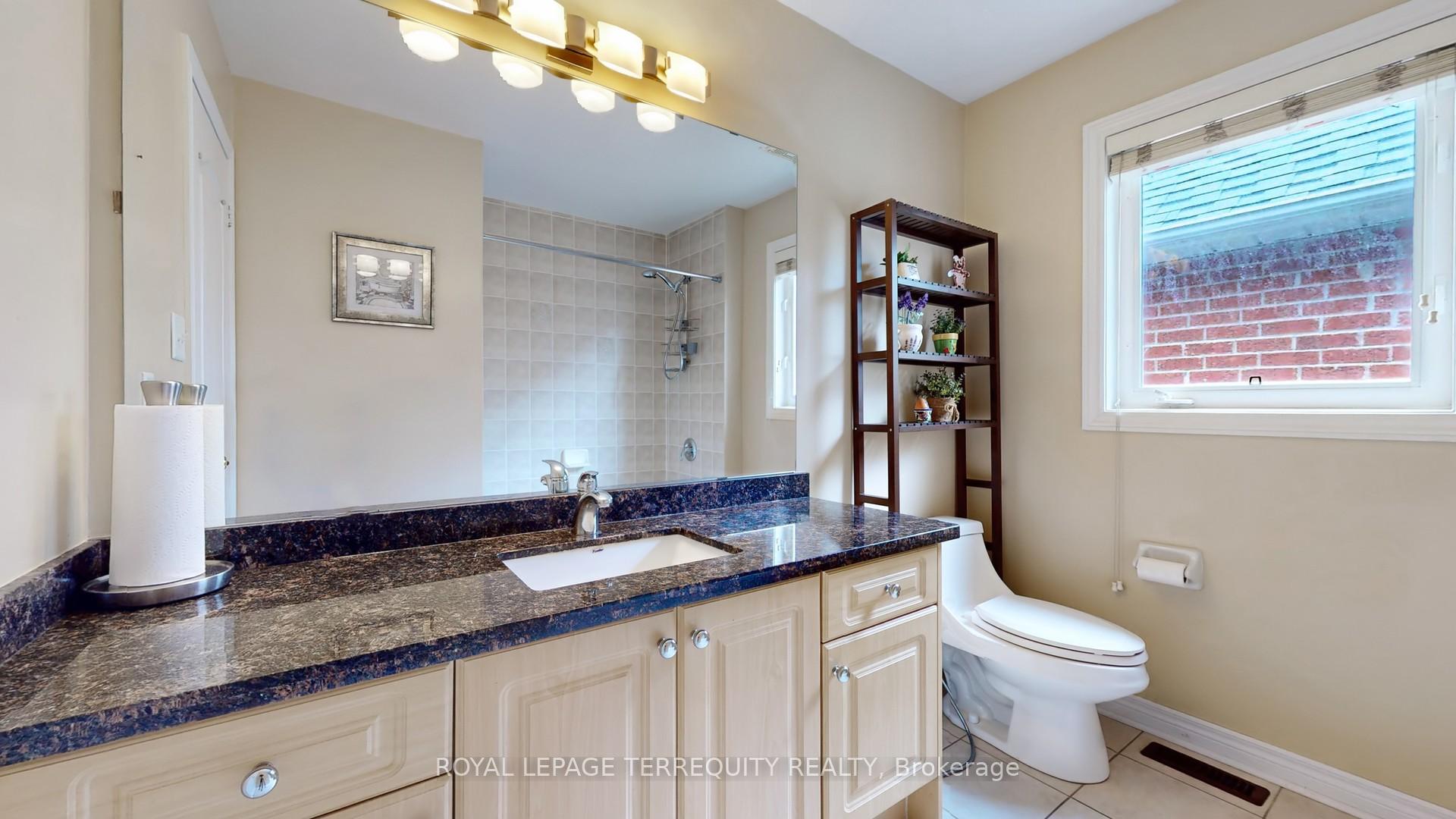 Photo 36 of 69 Vine Cliff Boulevard, Markham, Victoria Manor-Jennings Gate — HOMEH