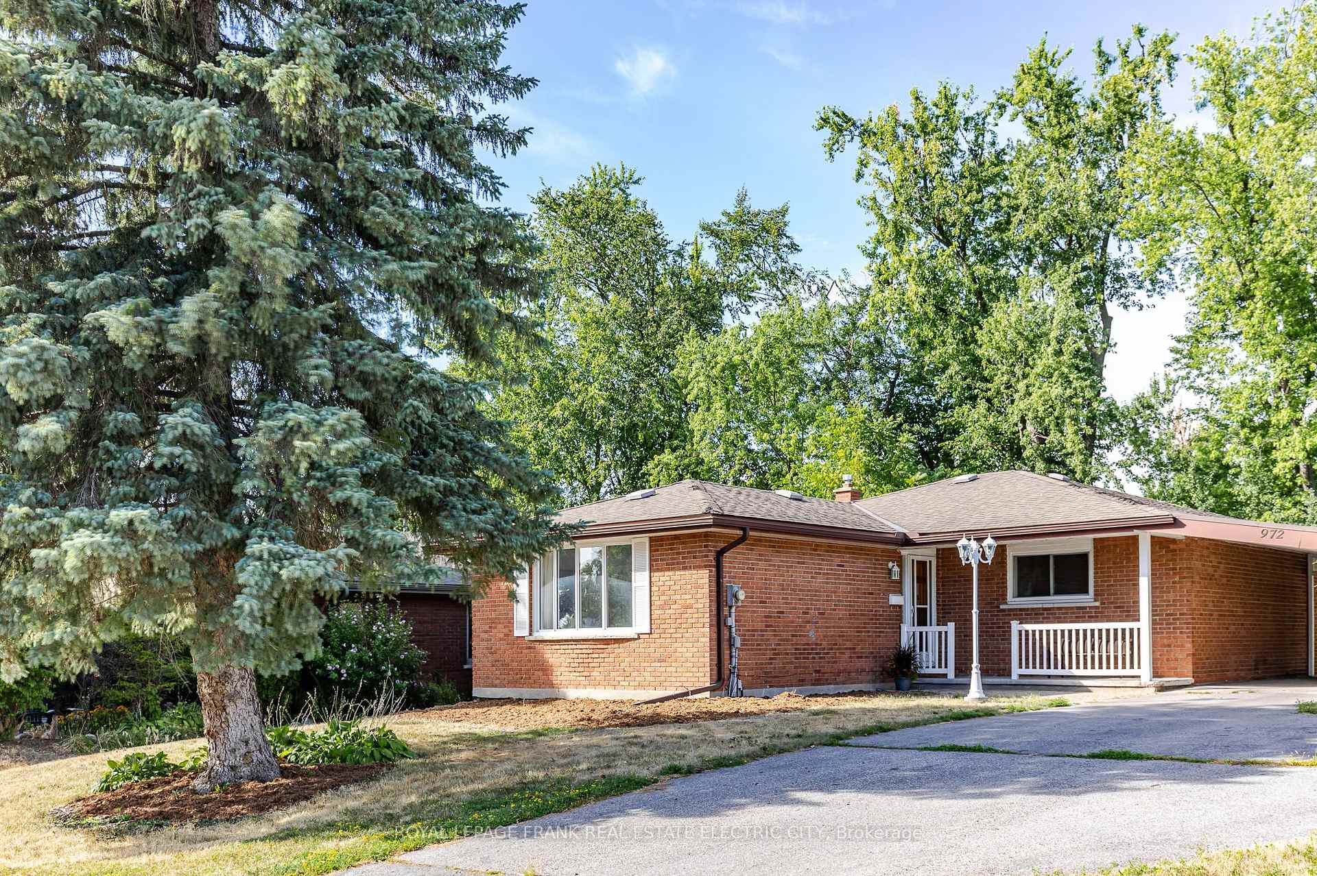 Photo 1 of 972 Southlawn Drive, Peterborough, Ashburnham Ward 4 — HOMEH