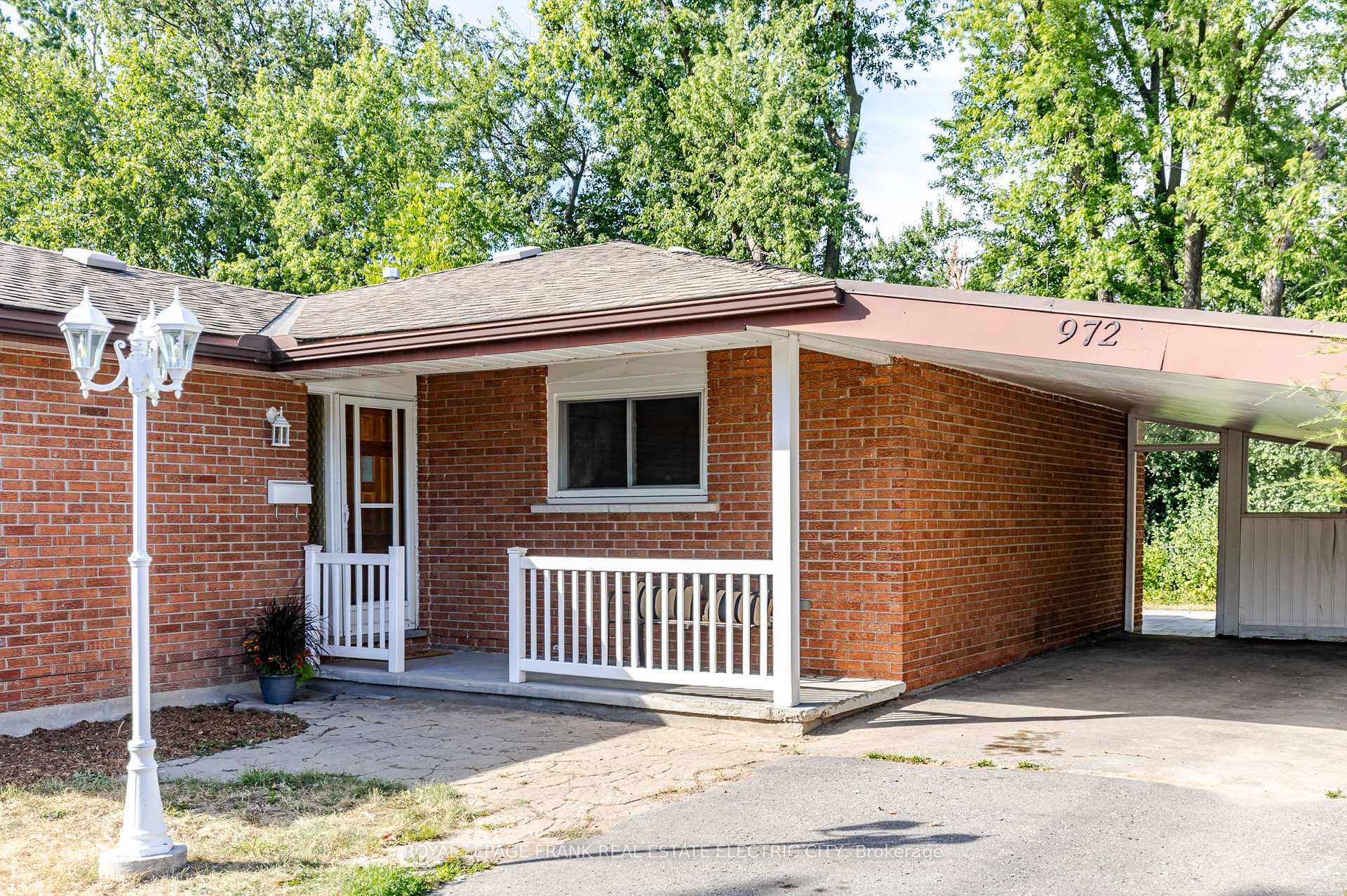 Photo 3 of 972 Southlawn Drive, Peterborough, Ashburnham Ward 4 — HOMEH