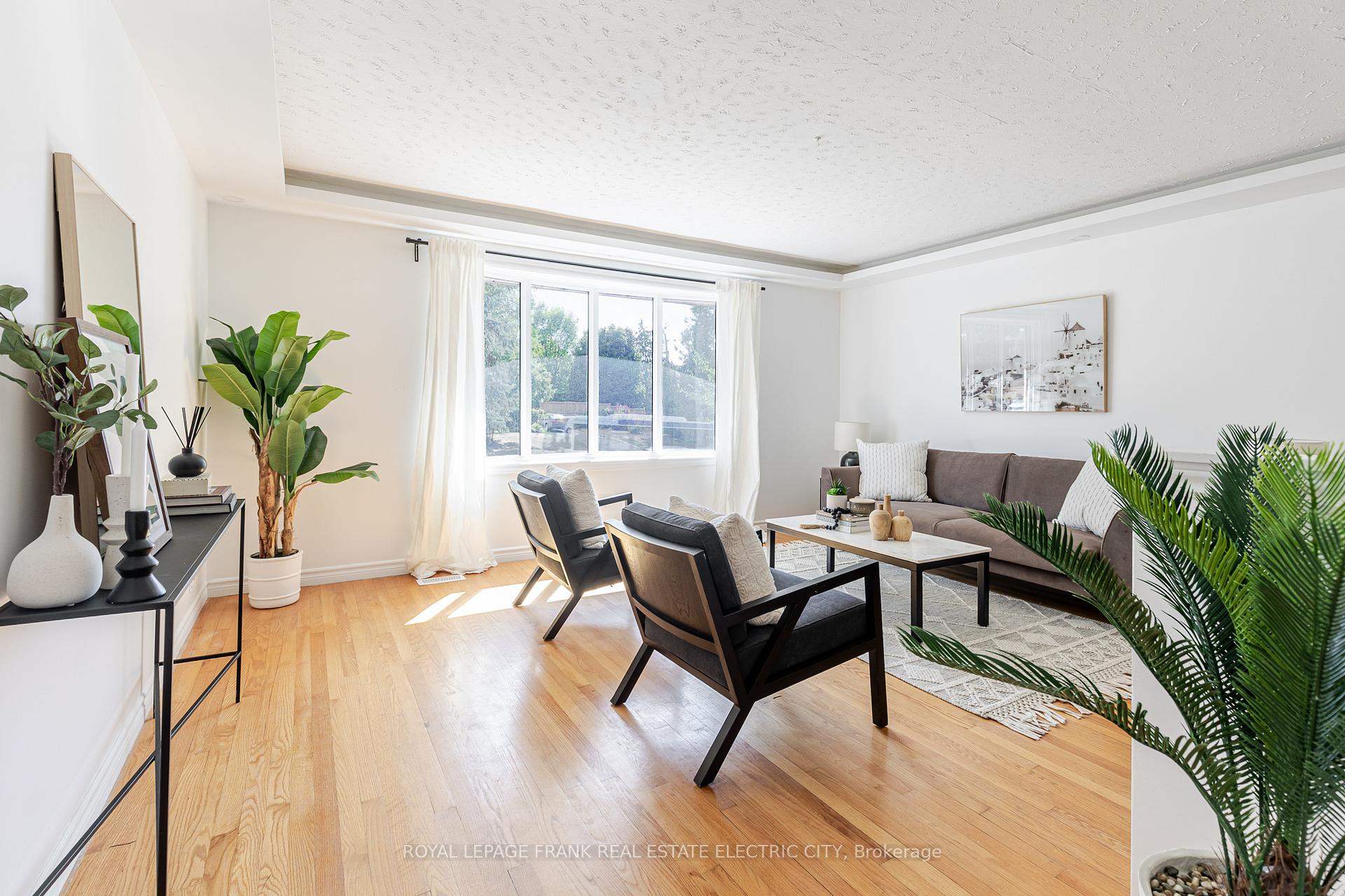 Photo 4 of 972 Southlawn Drive, Peterborough, Ashburnham Ward 4 — HOMEH