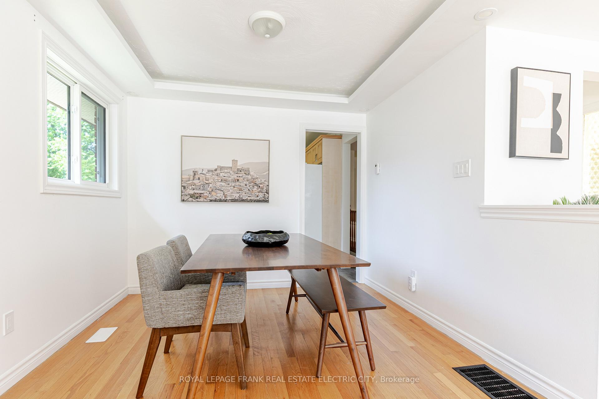 Photo 10 of 972 Southlawn Drive, Peterborough, Ashburnham Ward 4 — HOMEH
