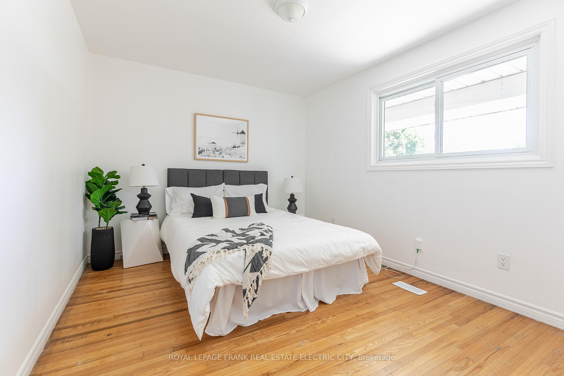 Photo 20 of 972 Southlawn Drive, Peterborough, Ashburnham Ward 4 — HOMEH