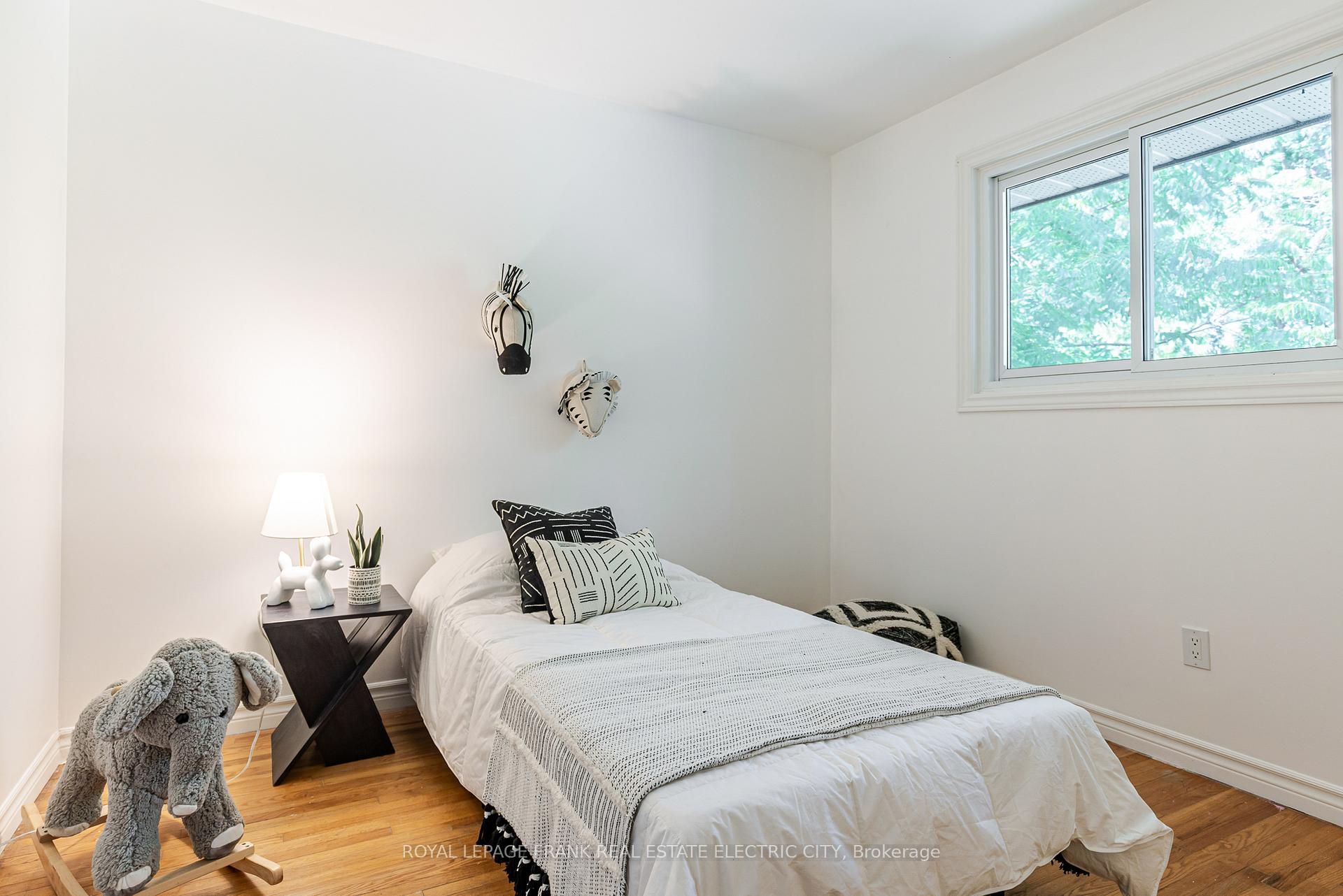 Photo 30 of 972 Southlawn Drive, Peterborough, Ashburnham Ward 4 — HOMEH