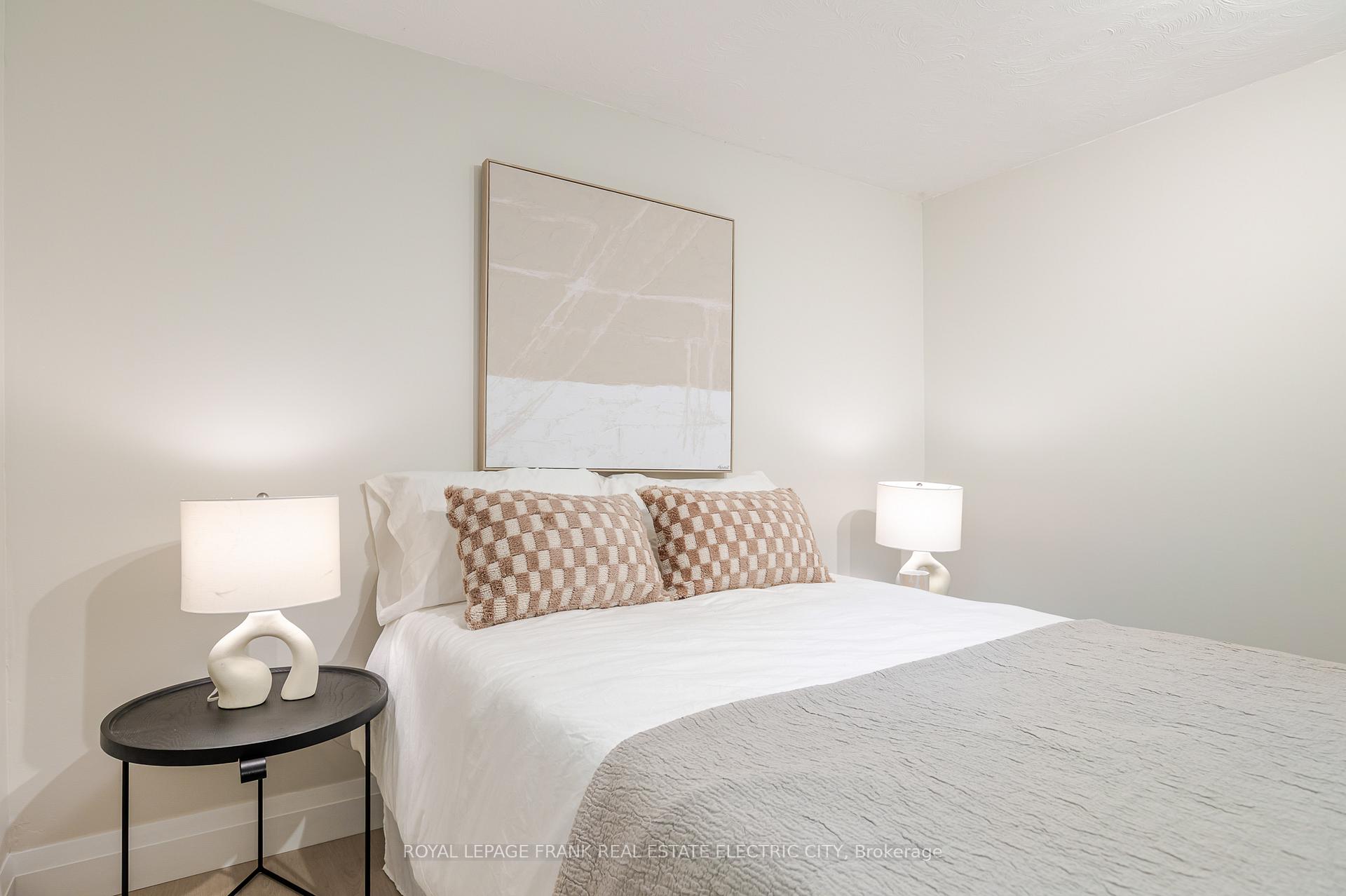 Photo 36 of 972 Southlawn Drive, Peterborough, Ashburnham Ward 4 — HOMEH