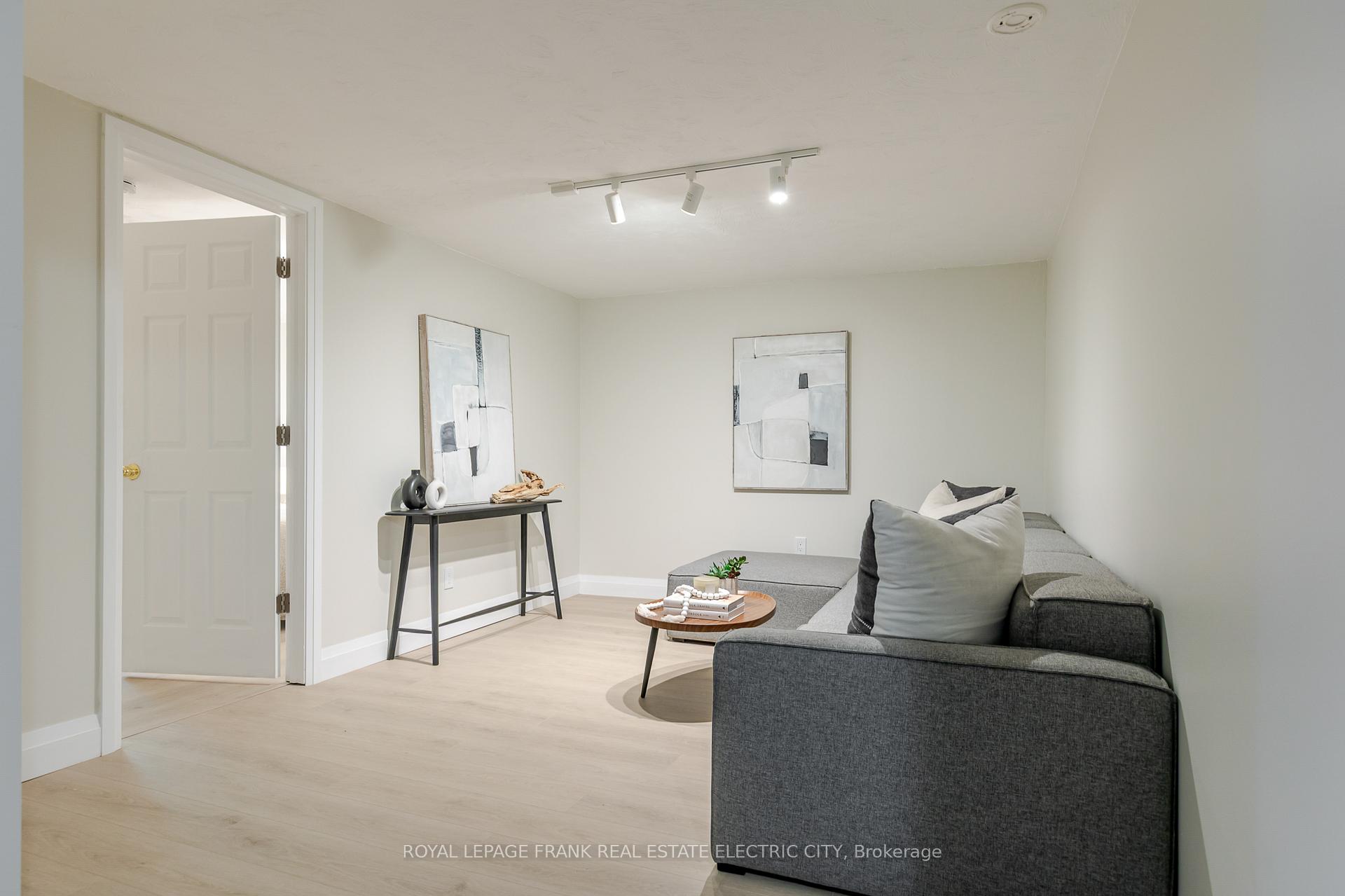 Photo 40 of 972 Southlawn Drive, Peterborough, Ashburnham Ward 4 — HOMEH