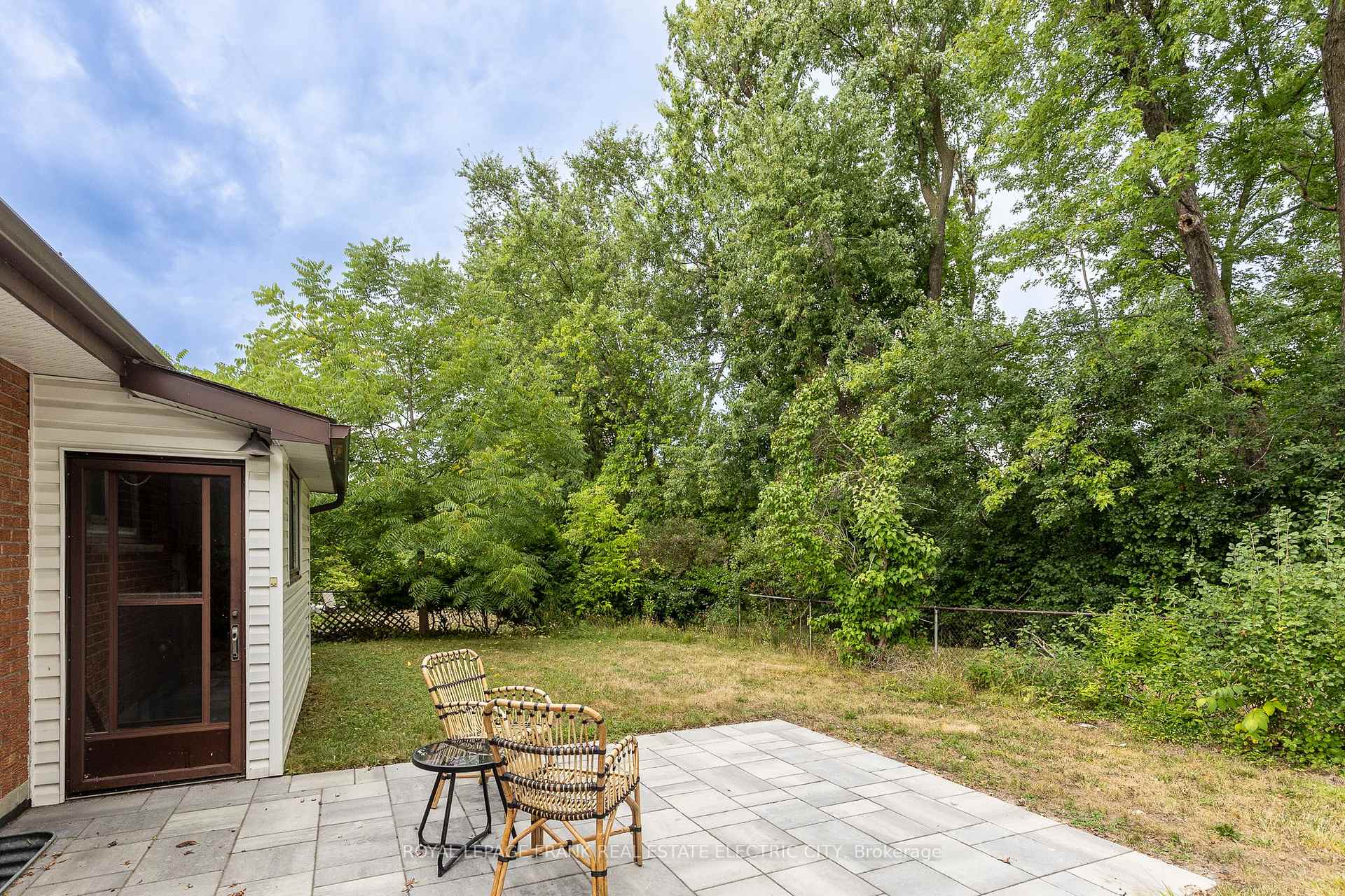 Photo 47 of 972 Southlawn Drive, Peterborough, Ashburnham Ward 4 — HOMEH