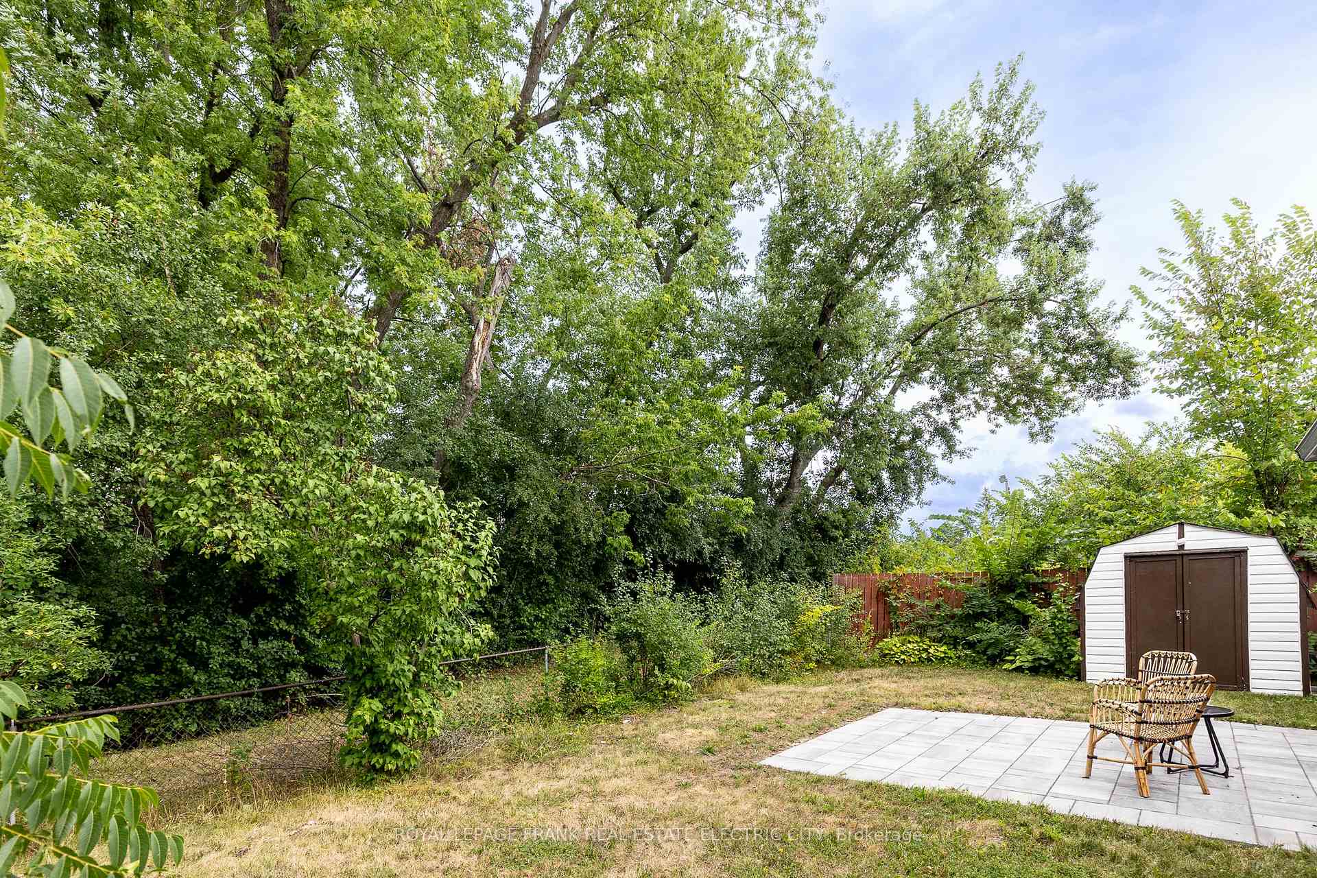 Photo 48 of 972 Southlawn Drive, Peterborough, Ashburnham Ward 4 — HOMEH