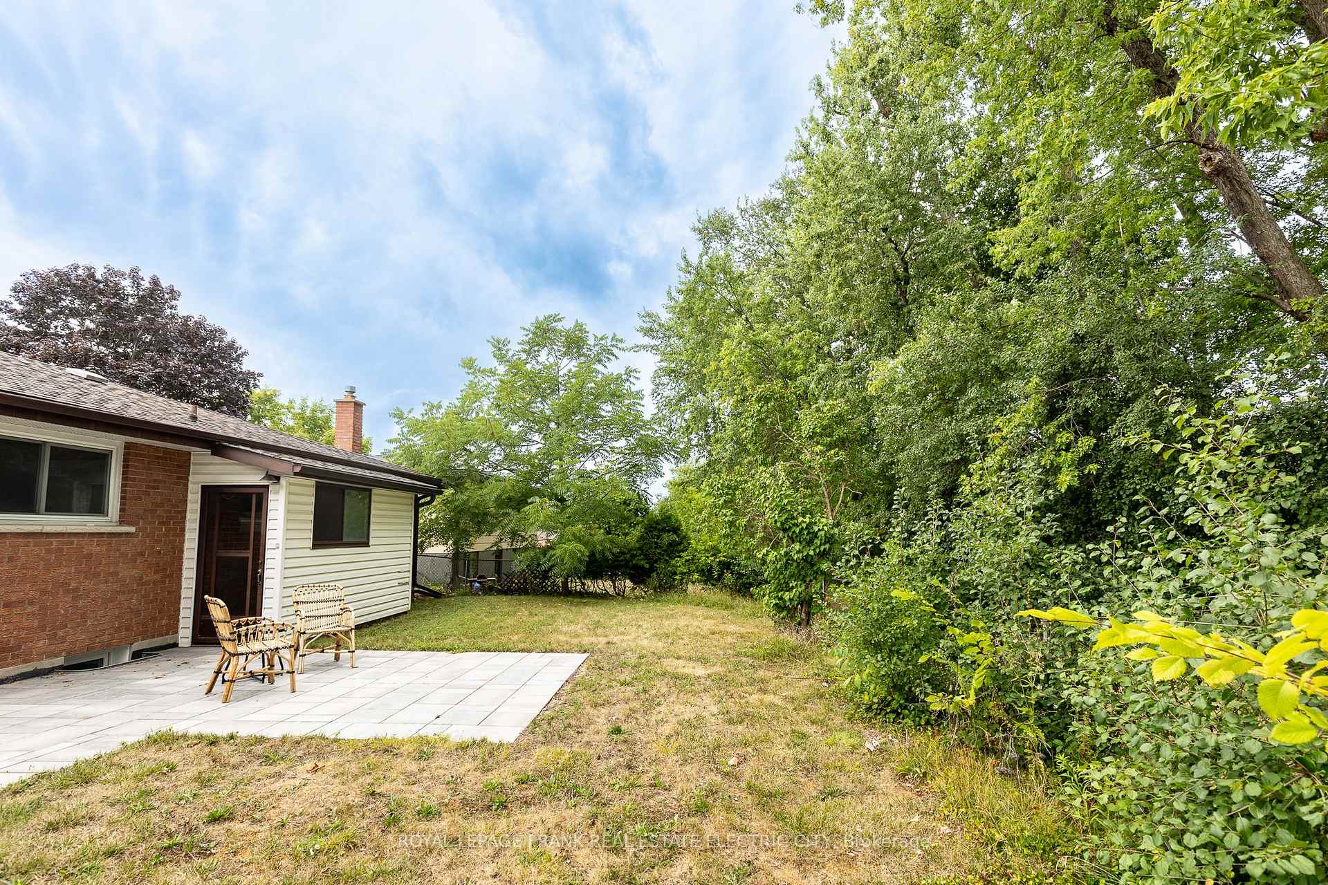Photo 49 of 972 Southlawn Drive, Peterborough, Ashburnham Ward 4 — HOMEH