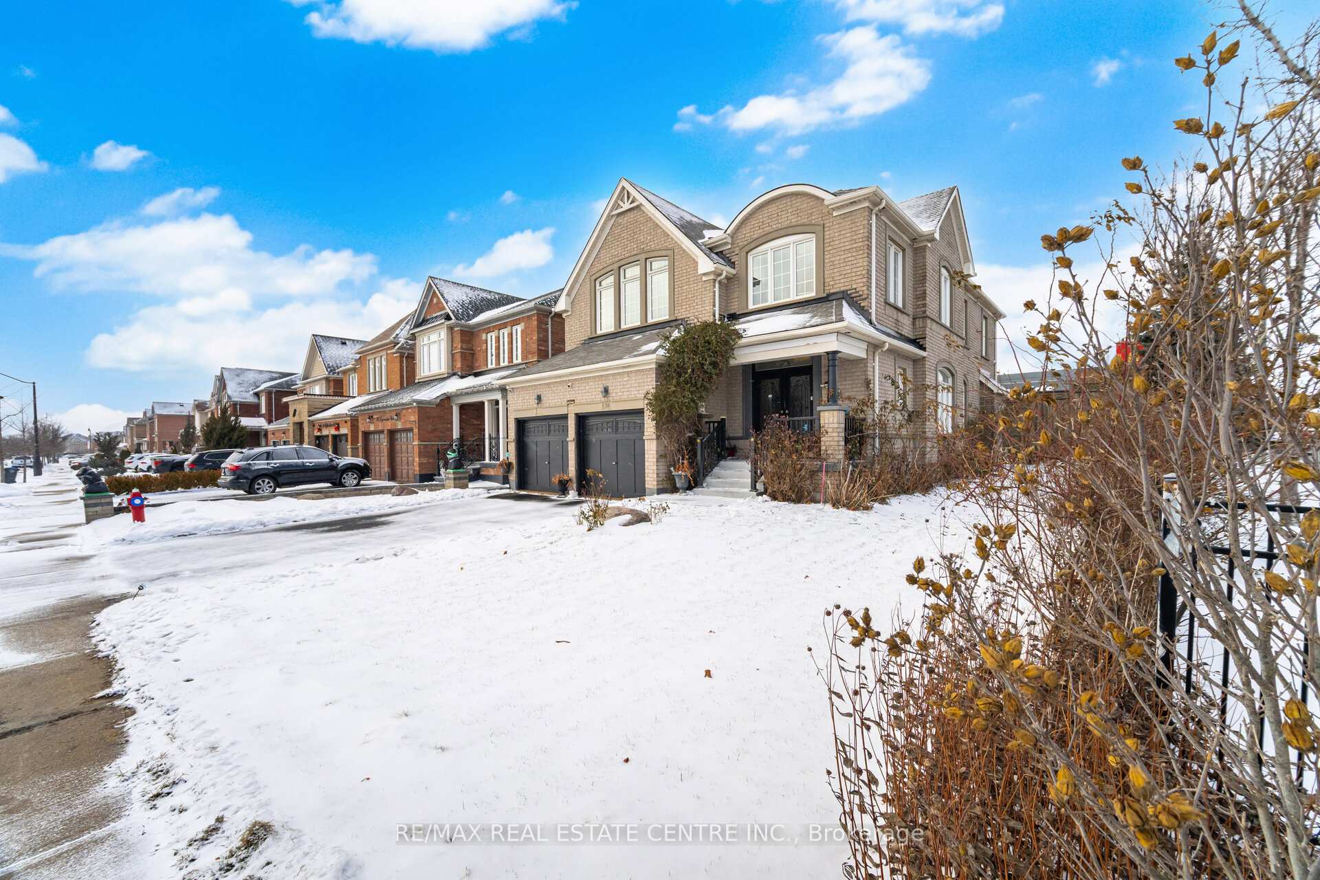 Photo 2 of 38 Lightcatcher Circle, Brampton, Bram East — HOMEH