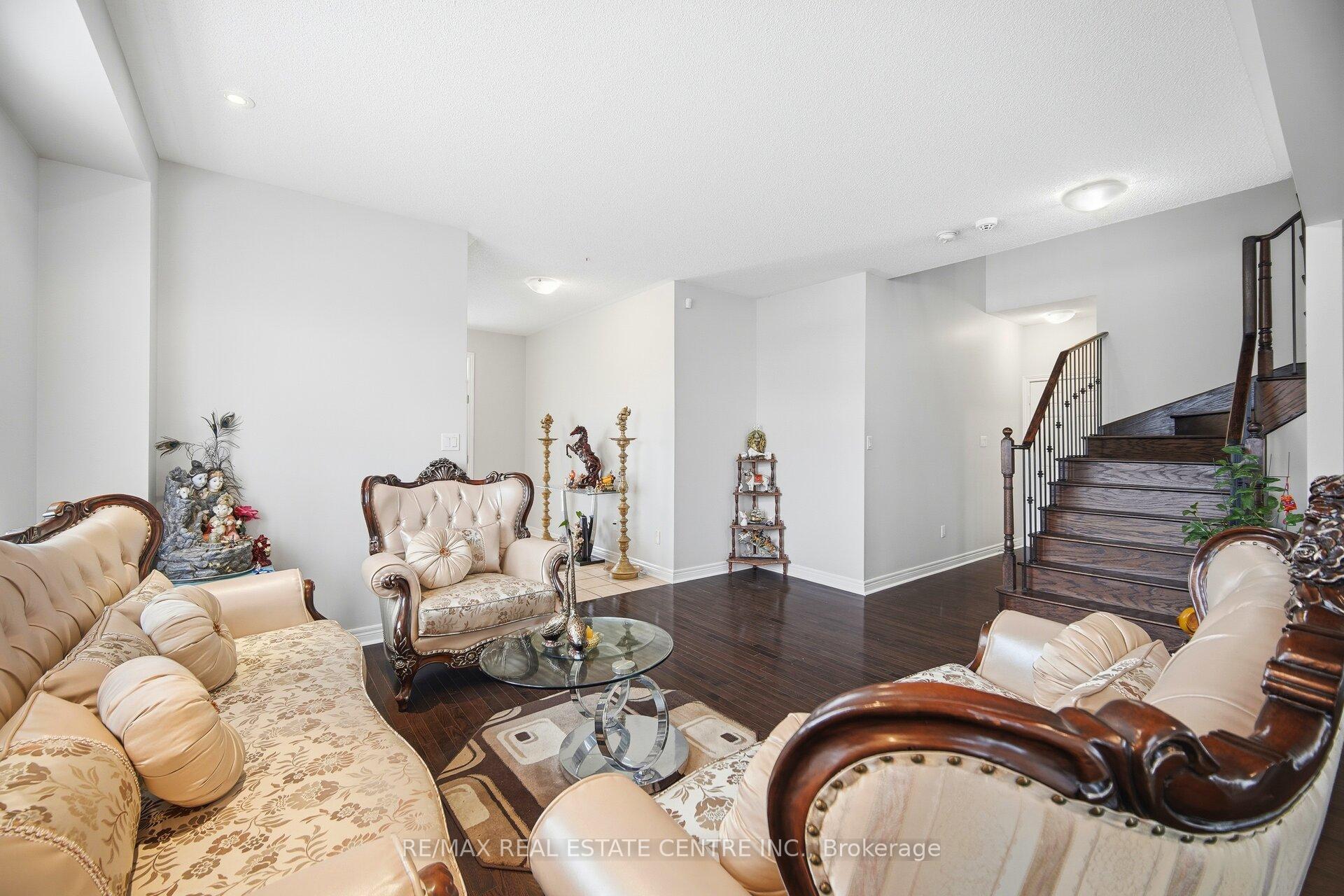 Photo 5 of 38 Lightcatcher Circle, Brampton, Bram East — HOMEH
