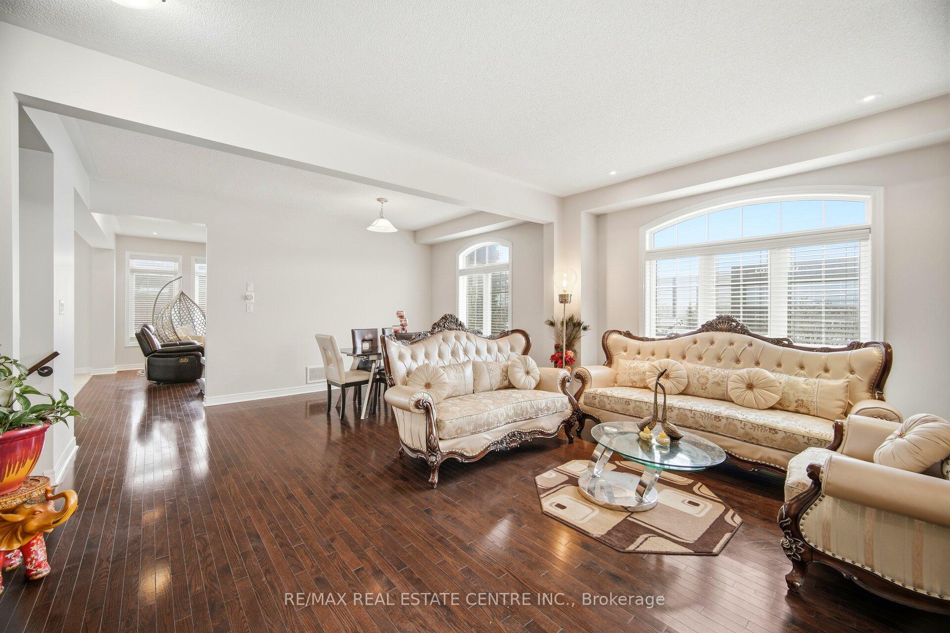 Photo 6 of 38 Lightcatcher Circle, Brampton, Bram East — HOMEH