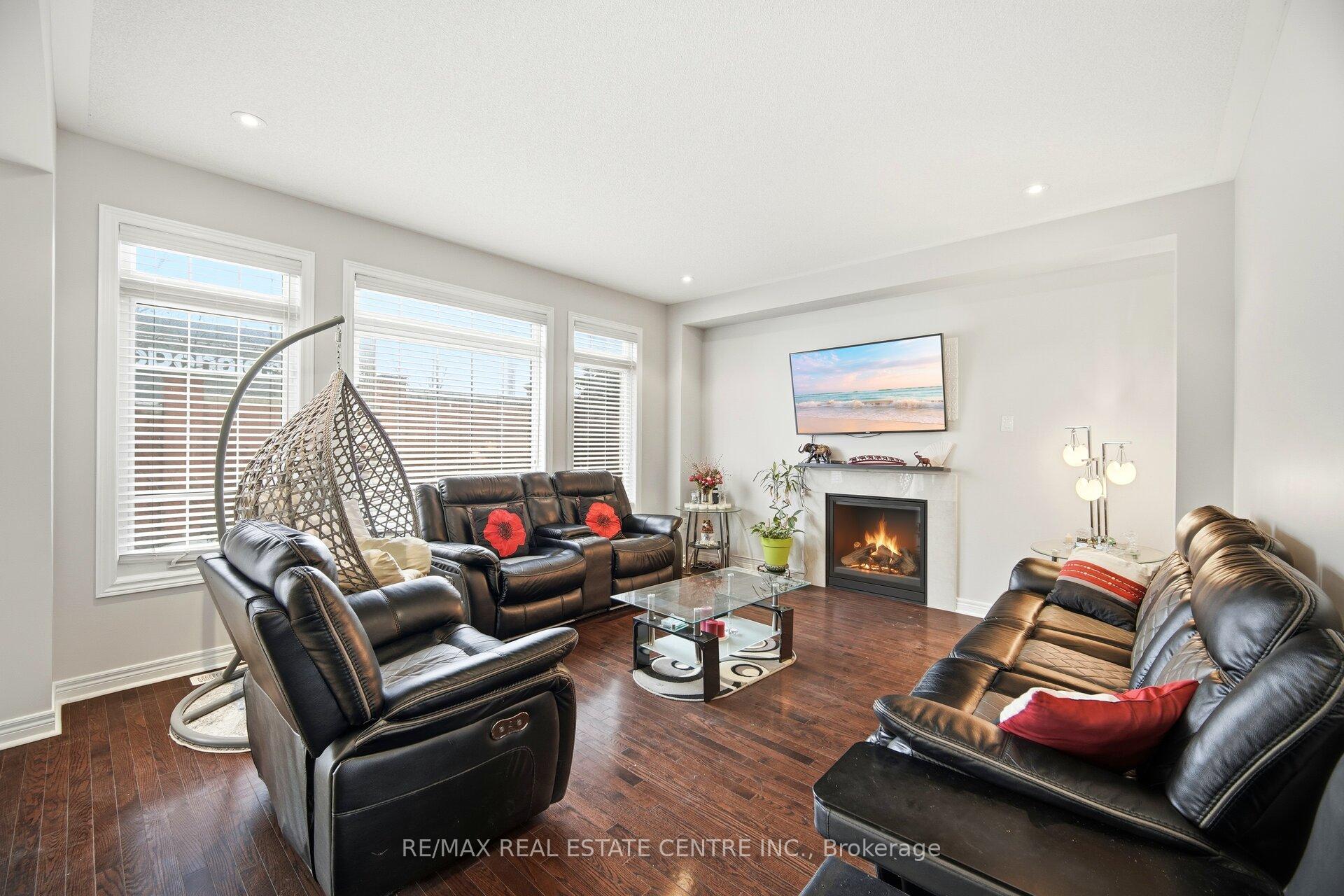 Photo 11 of 38 Lightcatcher Circle, Brampton, Bram East — HOMEH
