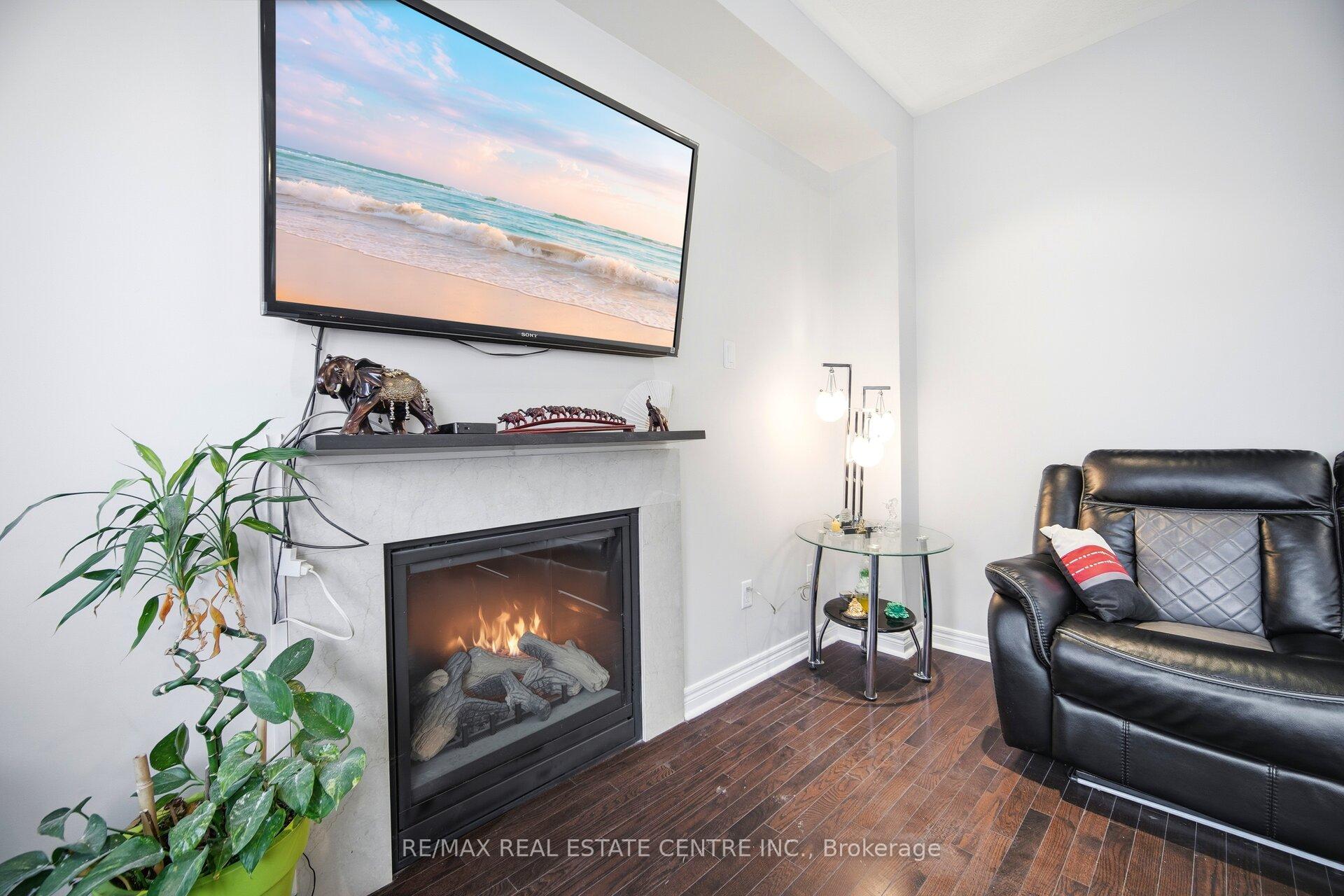 Photo 12 of 38 Lightcatcher Circle, Brampton, Bram East — HOMEH