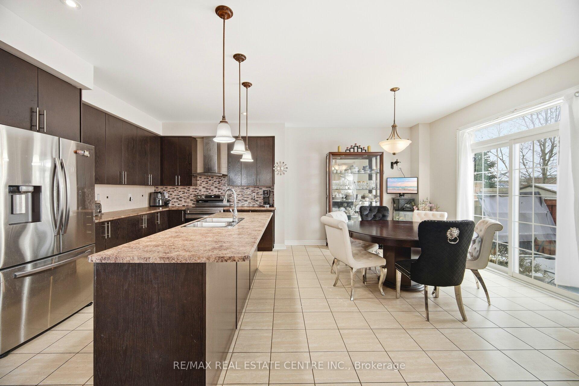 Photo 15 of 38 Lightcatcher Circle, Brampton, Bram East — HOMEH