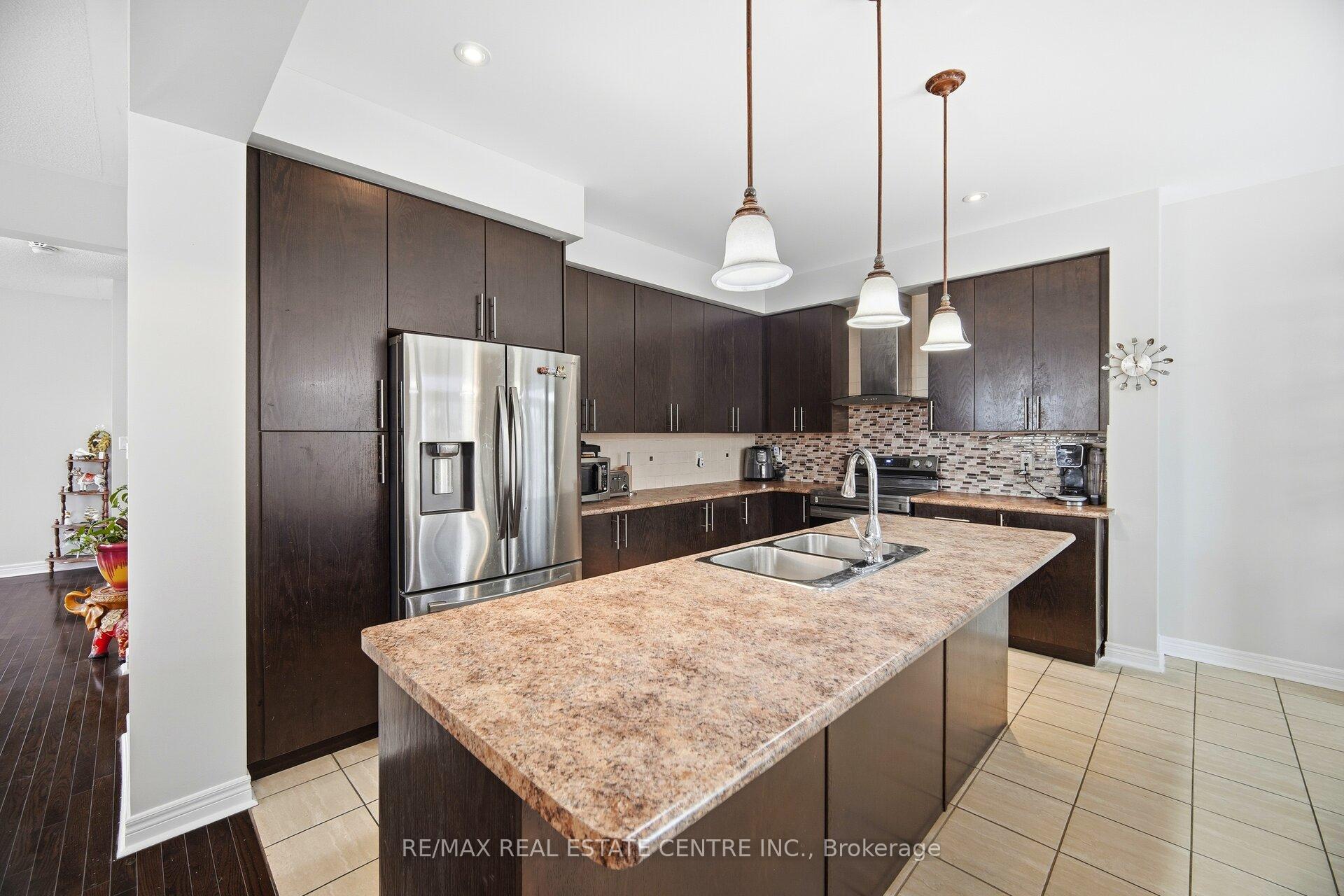 Photo 19 of 38 Lightcatcher Circle, Brampton, Bram East — HOMEH