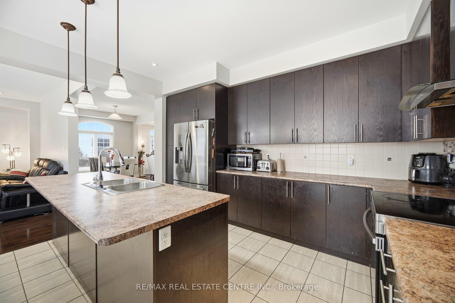 Photo 21 of 38 Lightcatcher Circle, Brampton, Bram East — HOMEH