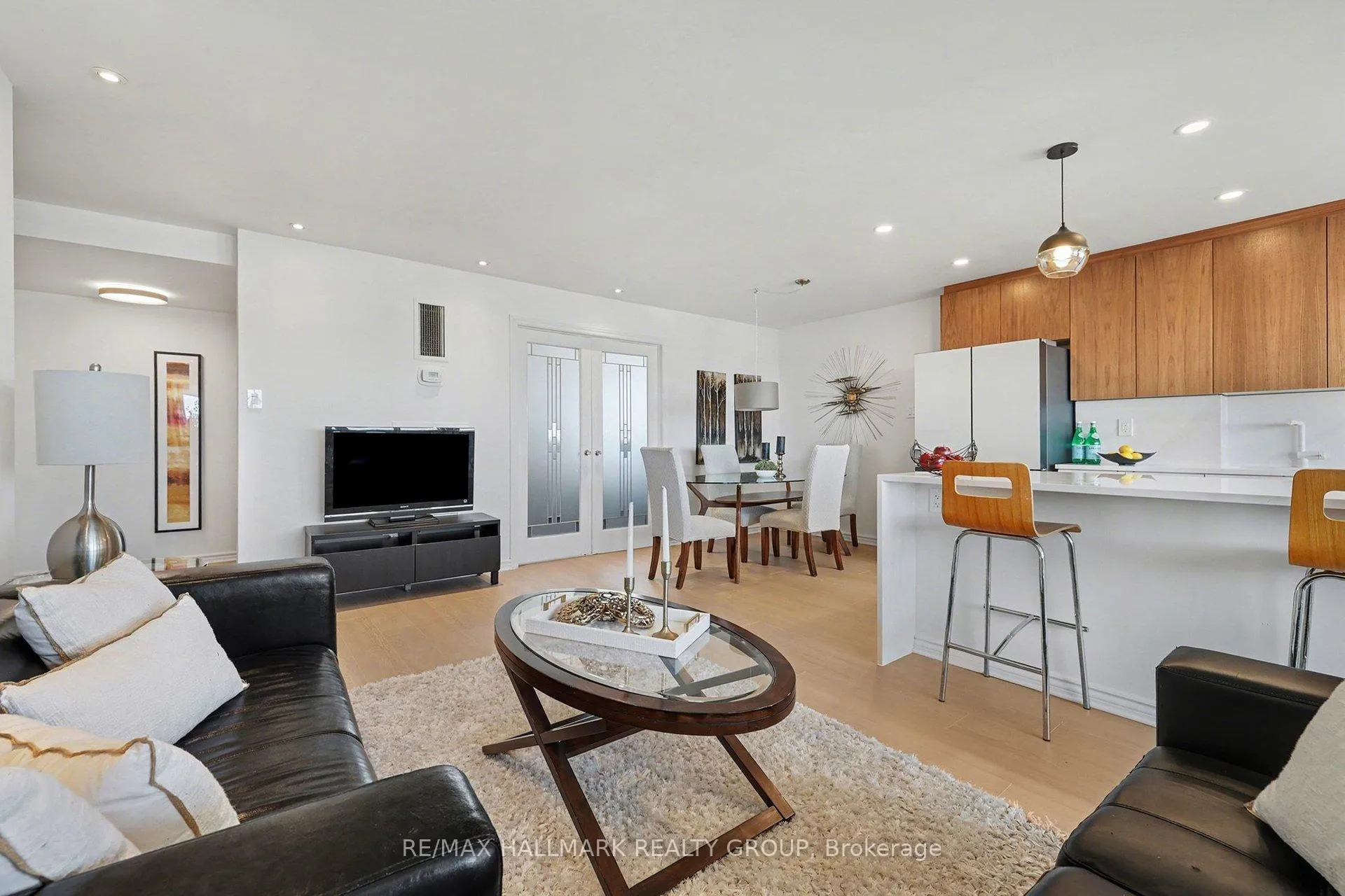 Photo 2 of Unit PH2, 530 Laurier Avenue W, Ottawa, Ottawa Centre — HOMEH
