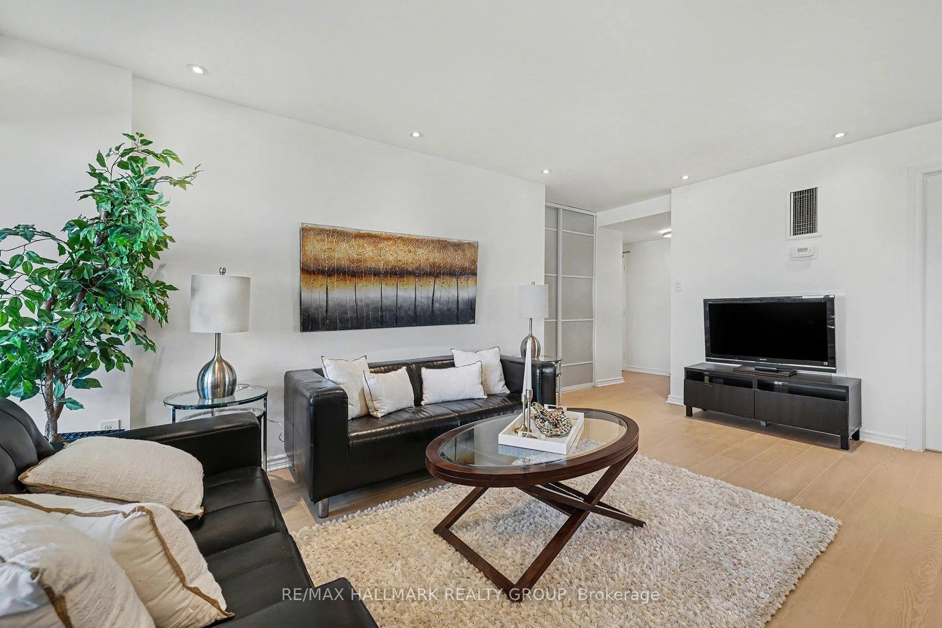Photo 8 of Unit PH2, 530 Laurier Avenue W, Ottawa, Ottawa Centre — HOMEH