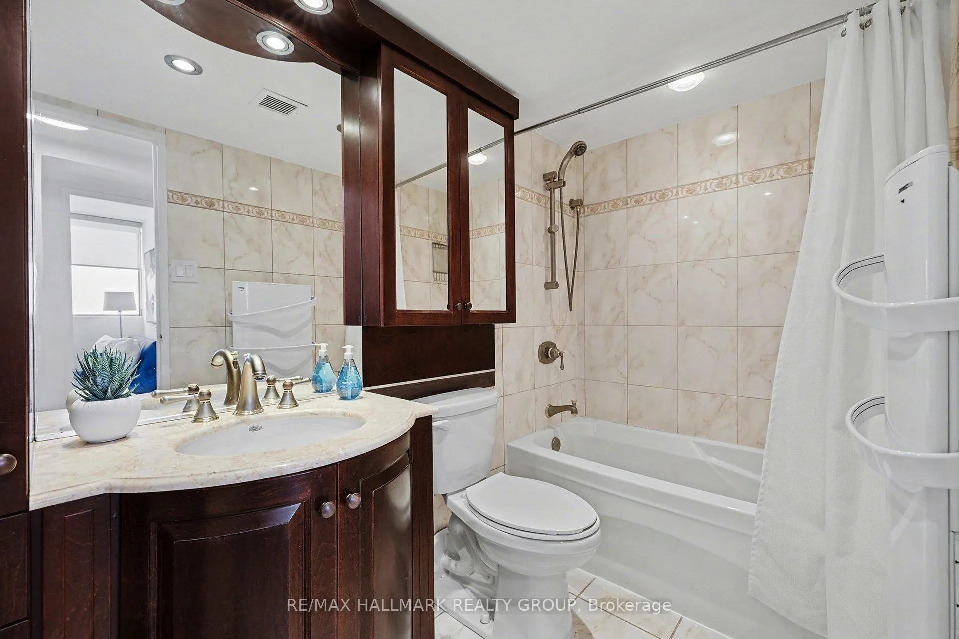 Photo 25 of Unit PH2, 530 Laurier Avenue W, Ottawa, Ottawa Centre — HOMEH