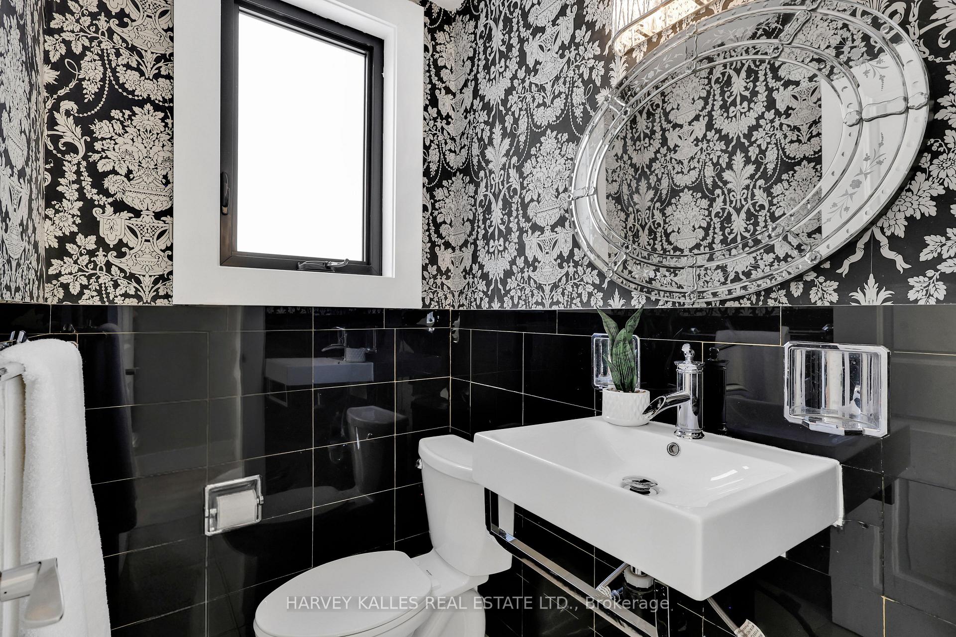 Photo 11 of 12 Armour Boulevard, Toronto, Bedford Park-Nortown — HOMEH