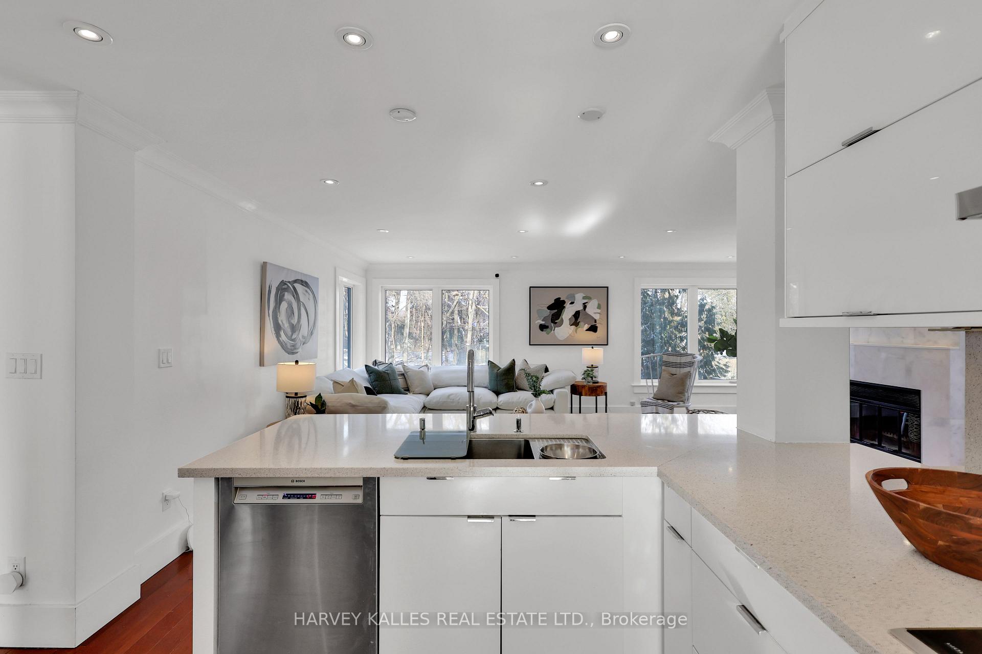 Photo 12 of 12 Armour Boulevard, Toronto, Bedford Park-Nortown — HOMEH