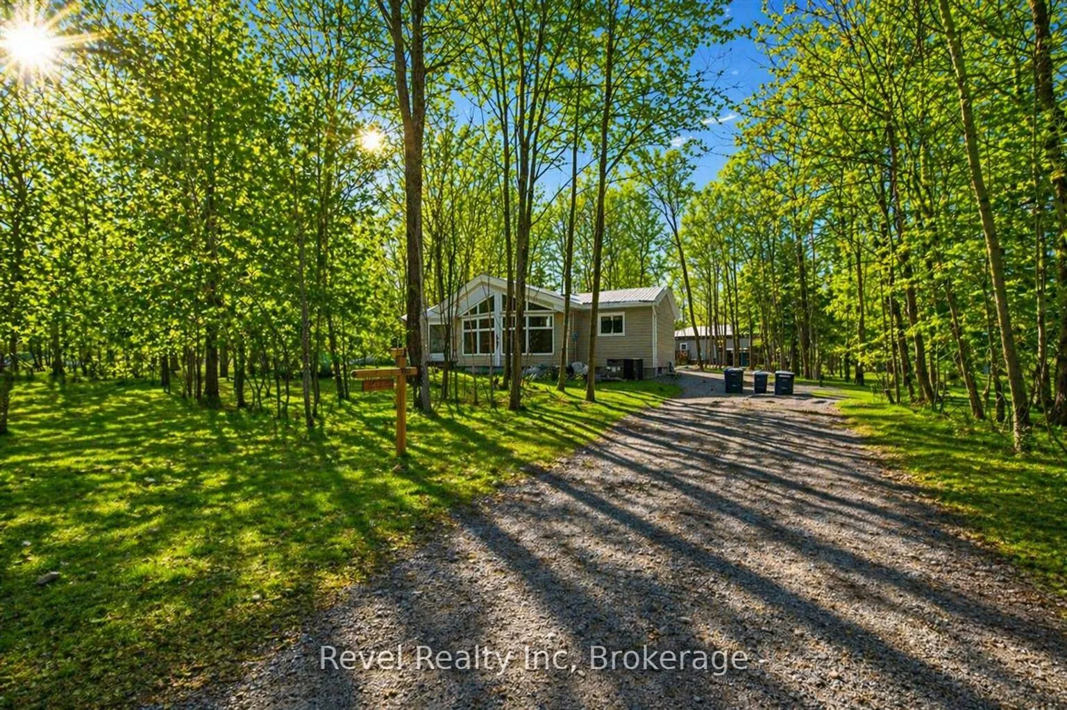 Photo 1 of 8 Manitou Crescent, Tiny, Rural Tiny — HOMEH