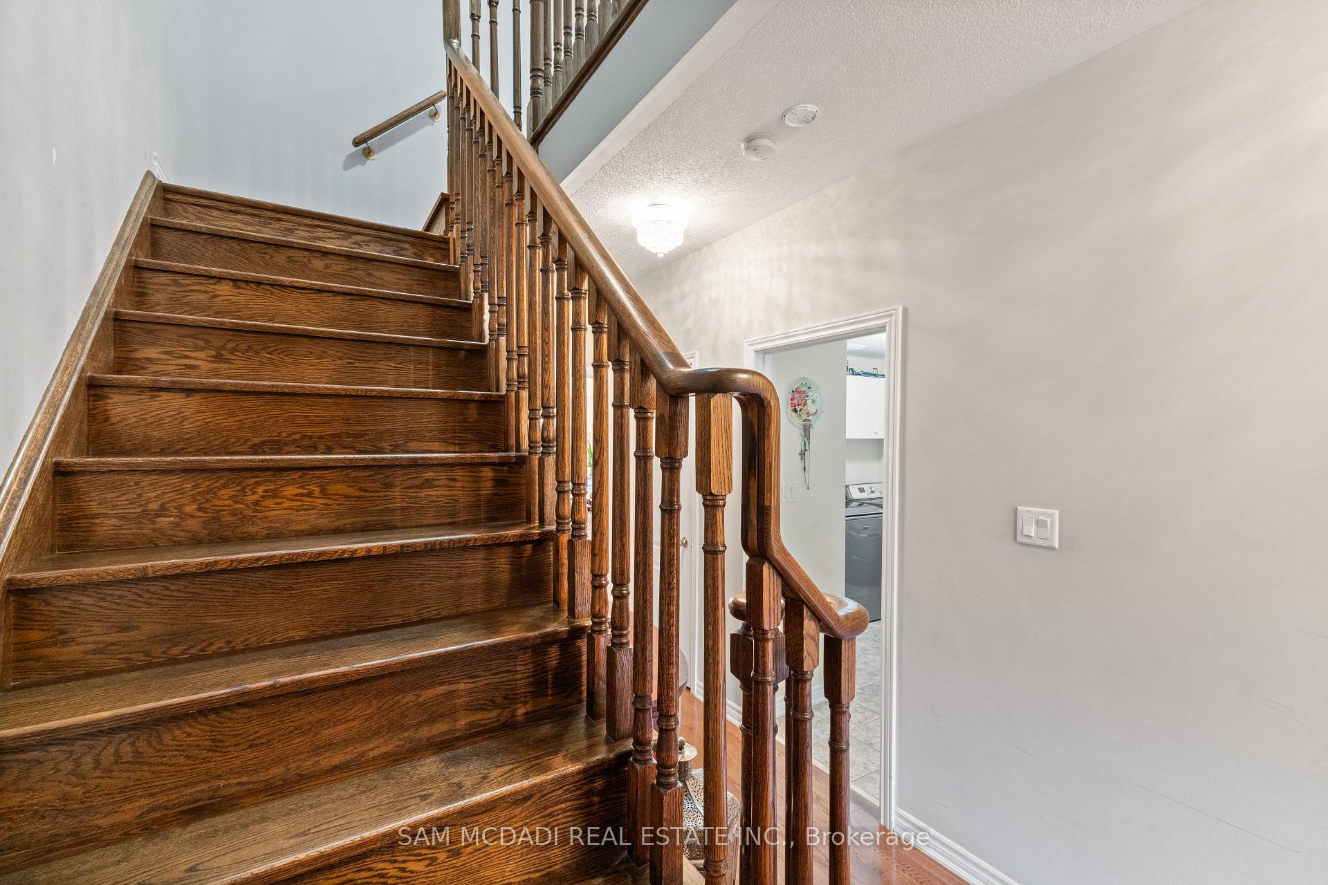 Photo 4 of 30 Zachary Place, Vaughan, Vellore Village — HOMEH