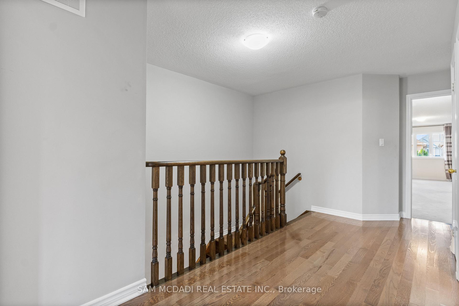 Photo 5 of 30 Zachary Place, Vaughan, Vellore Village — HOMEH