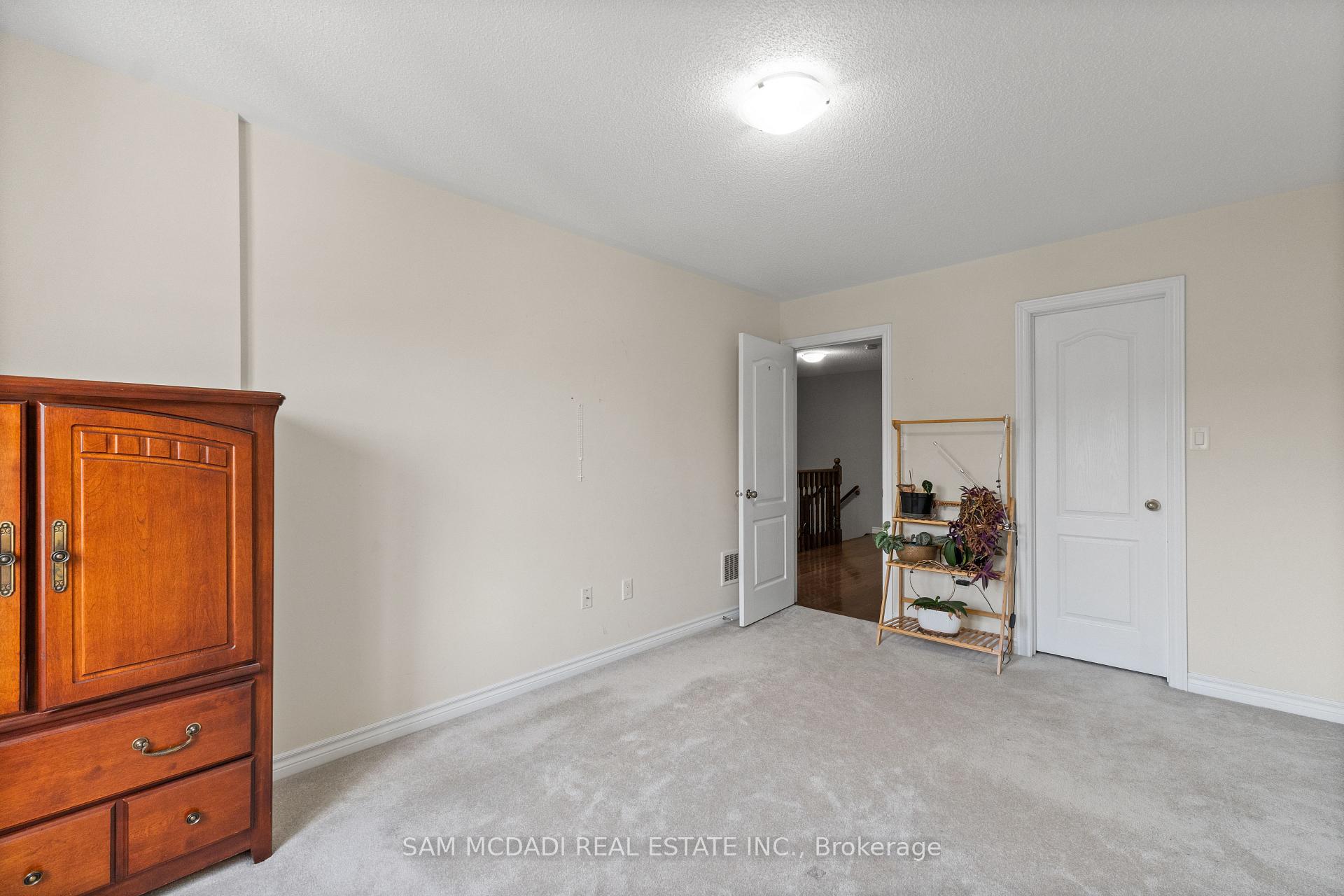 Photo 8 of 30 Zachary Place, Vaughan, Vellore Village — HOMEH