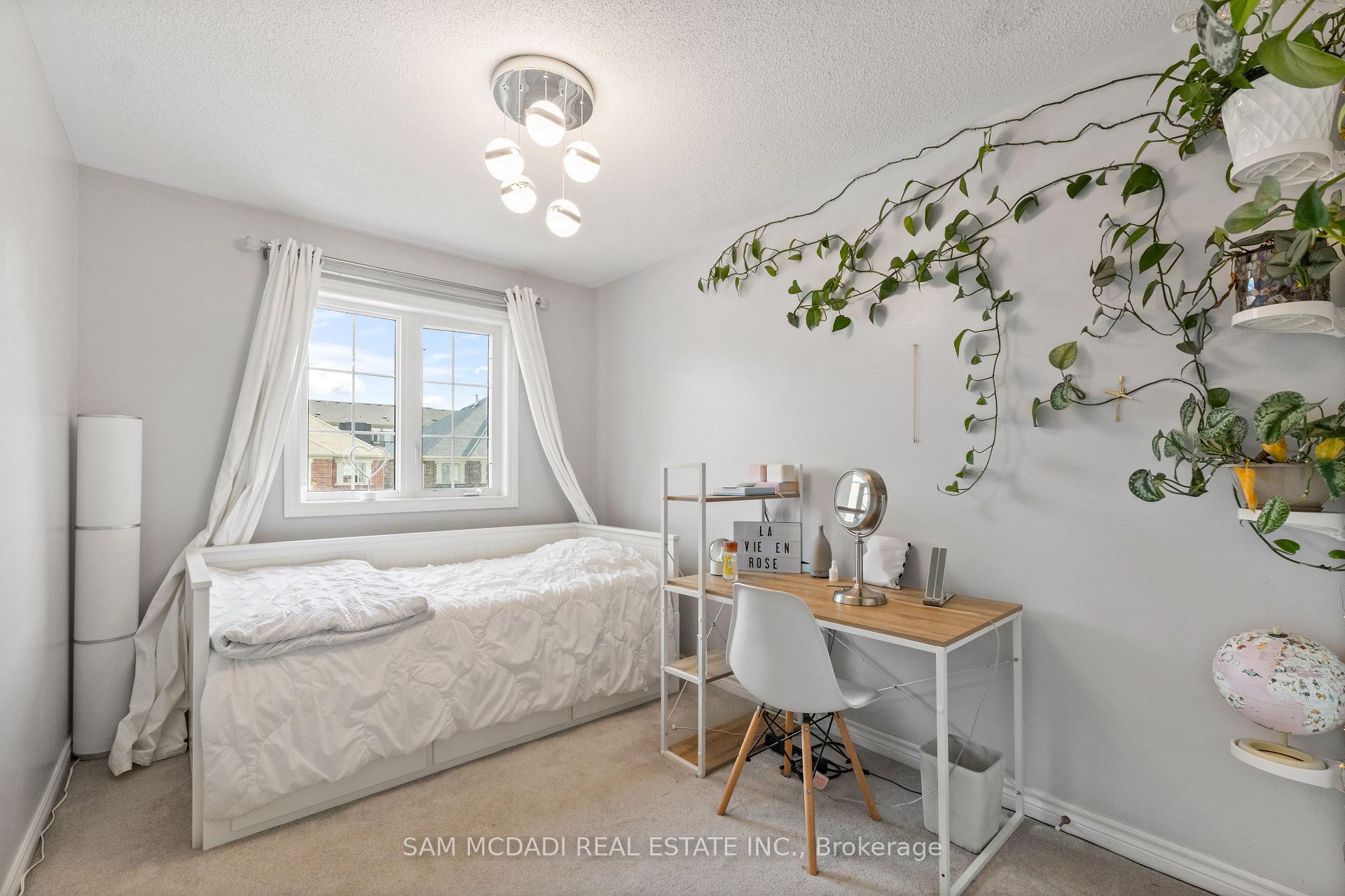 Photo 10 of 30 Zachary Place, Vaughan, Vellore Village — HOMEH