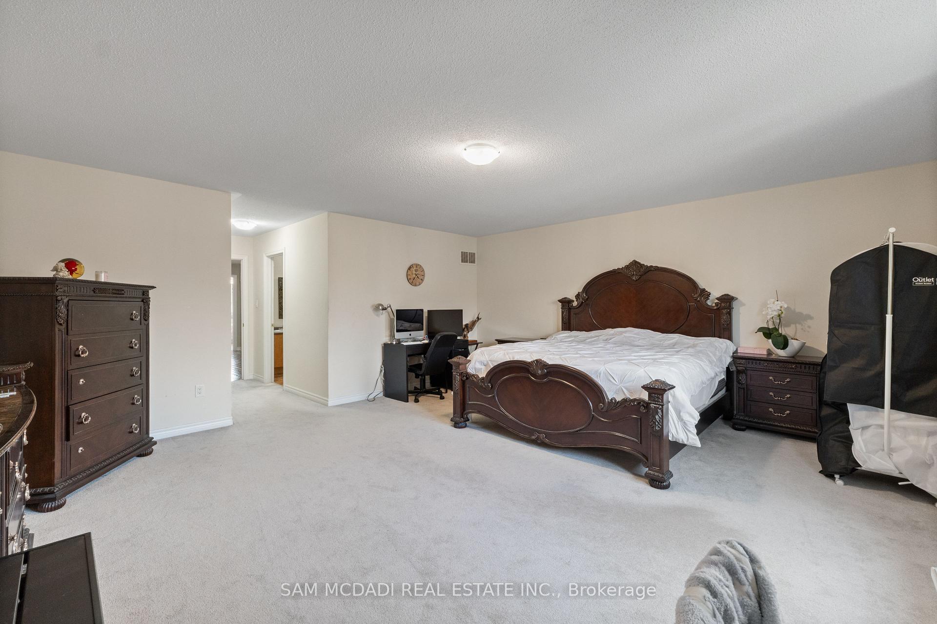 Photo 12 of 30 Zachary Place, Vaughan, Vellore Village — HOMEH