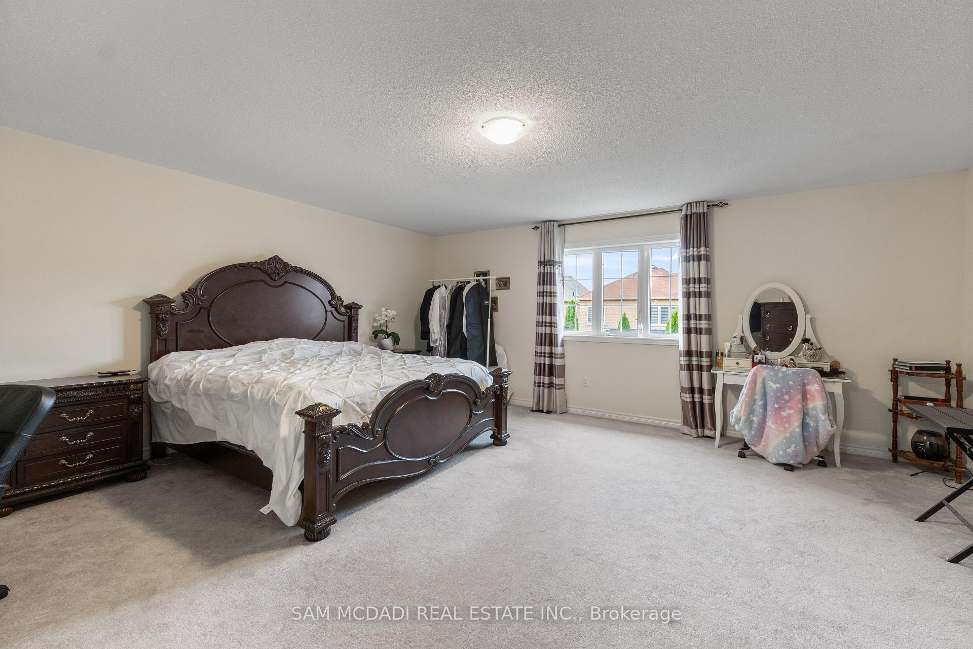Photo 13 of 30 Zachary Place, Vaughan, Vellore Village — HOMEH