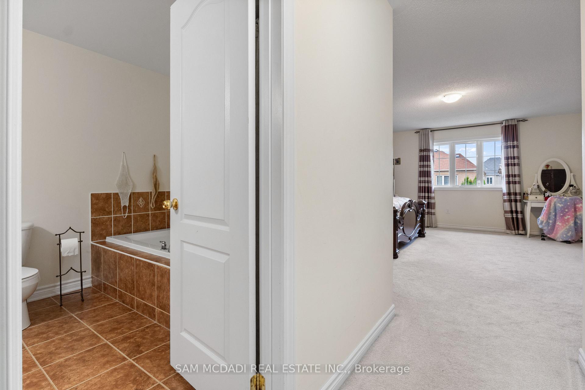 Photo 14 of 30 Zachary Place, Vaughan, Vellore Village — HOMEH