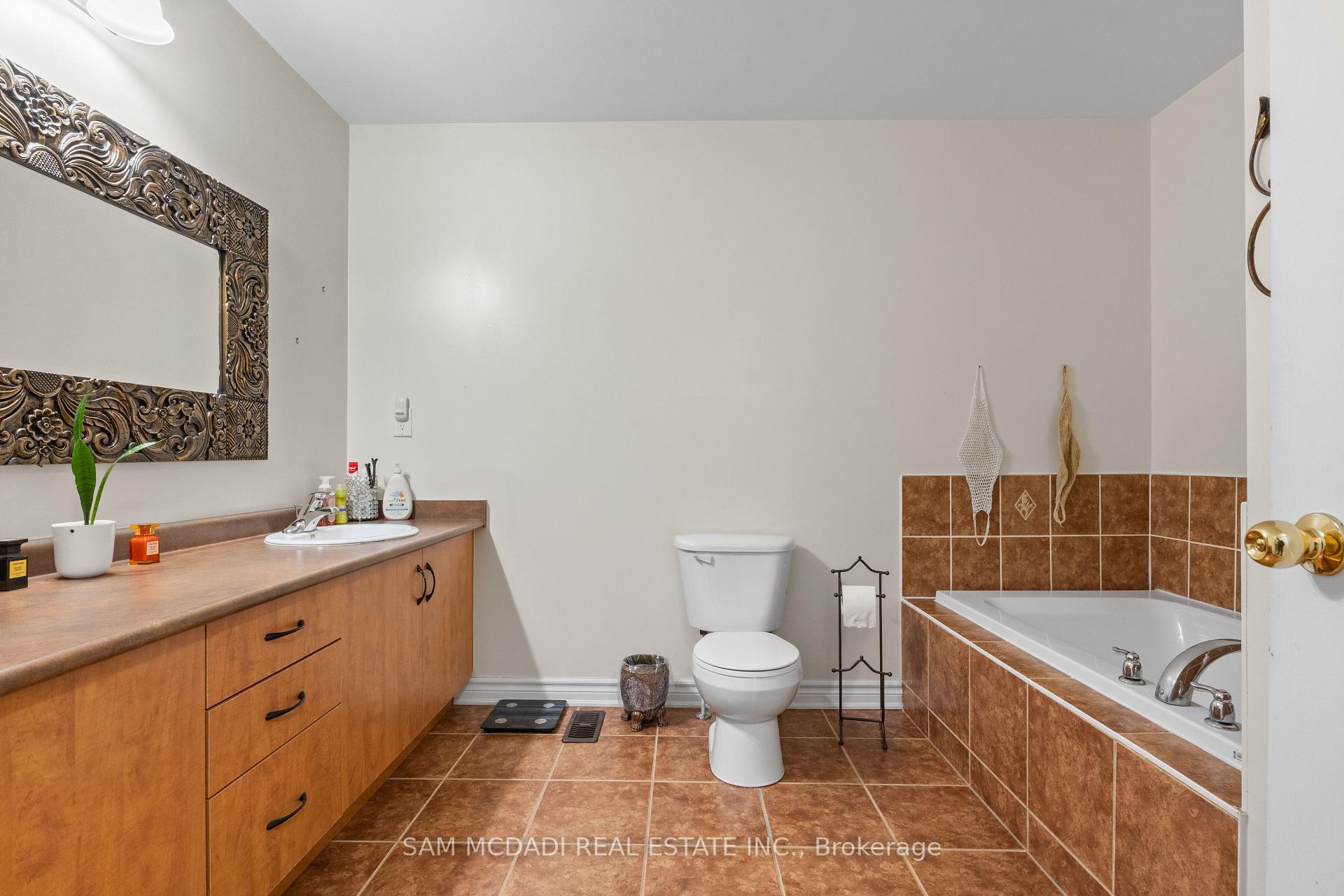 Photo 15 of 30 Zachary Place, Vaughan, Vellore Village — HOMEH
