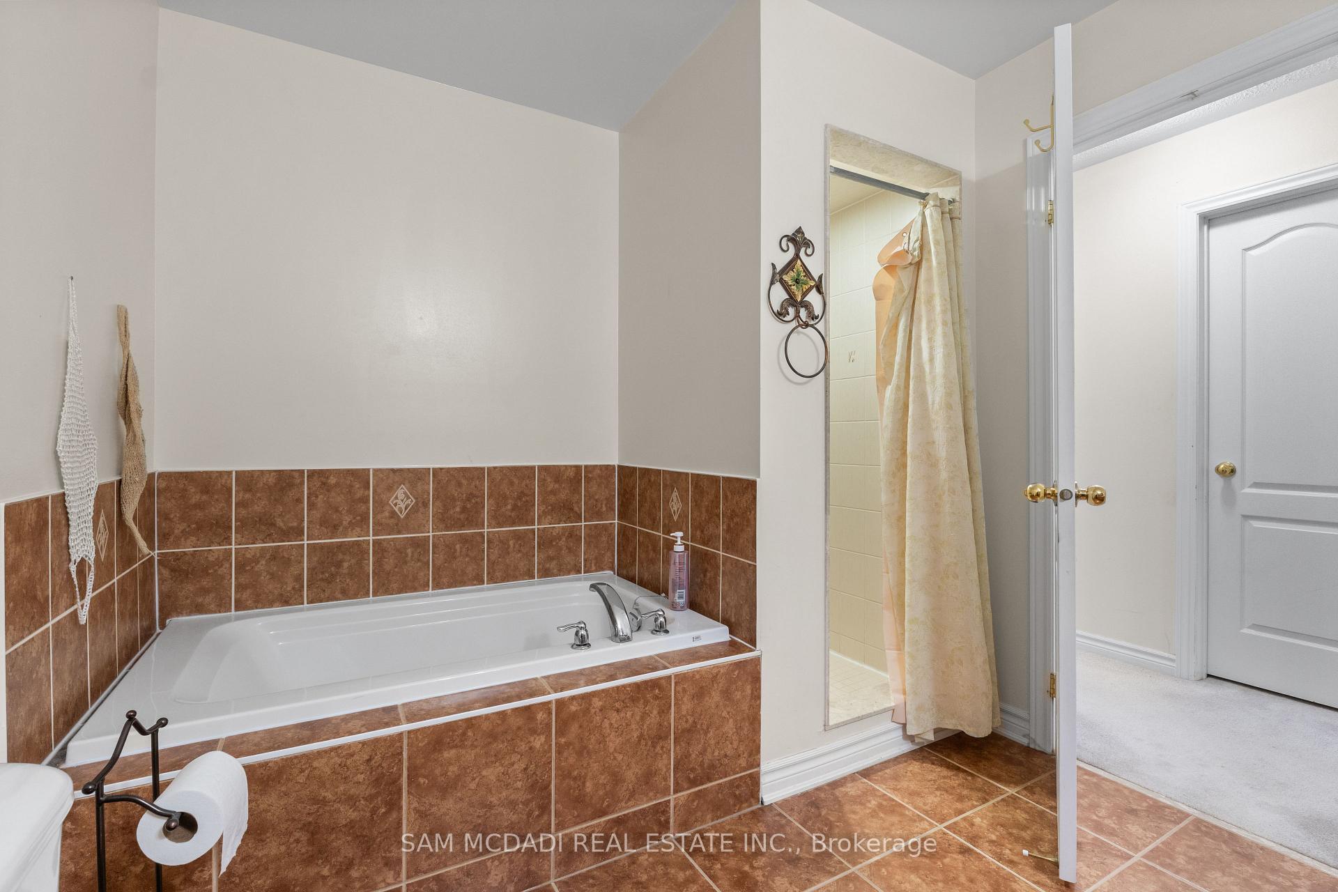 Photo 16 of 30 Zachary Place, Vaughan, Vellore Village — HOMEH