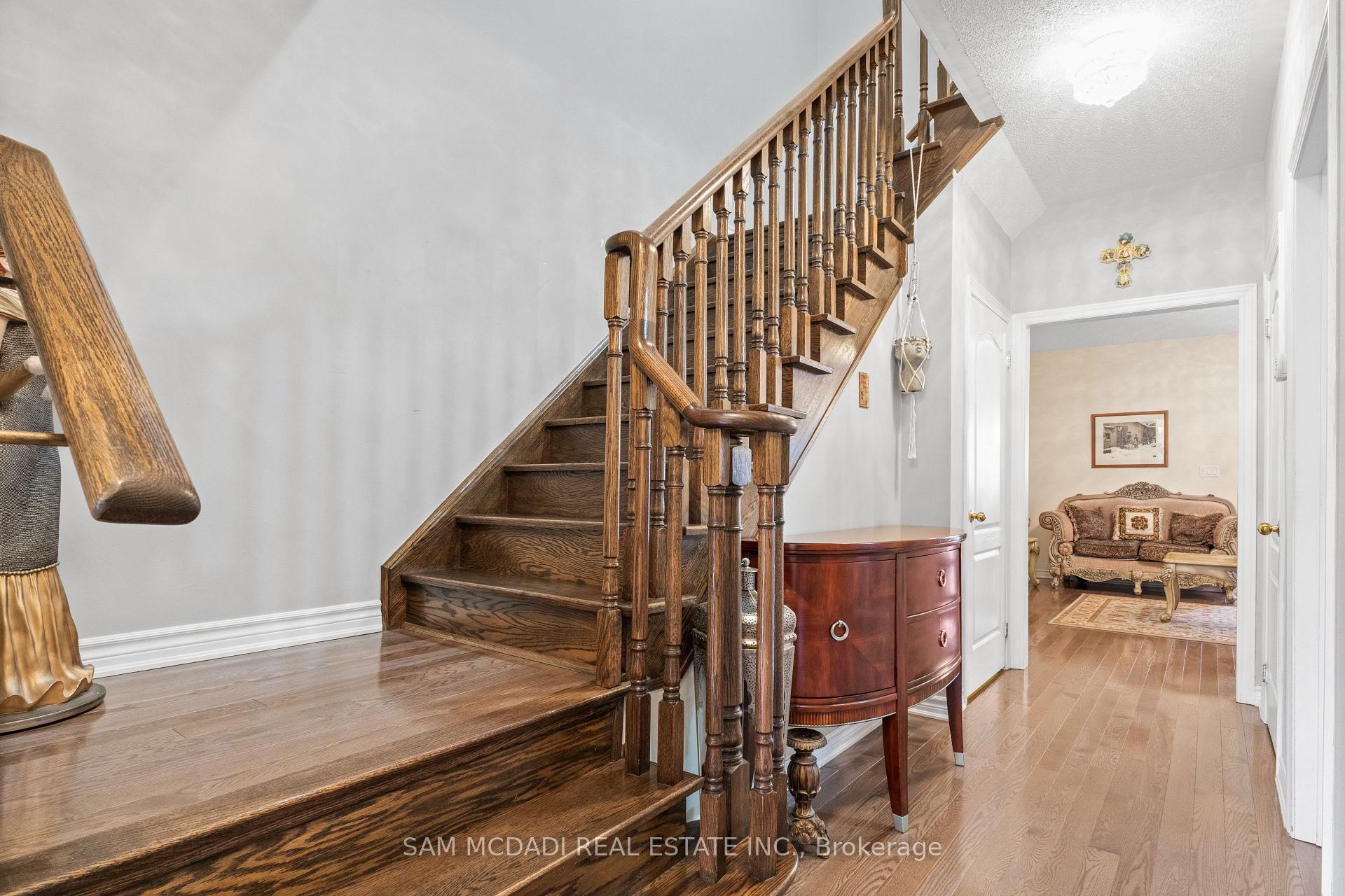 Photo 17 of 30 Zachary Place, Vaughan, Vellore Village — HOMEH