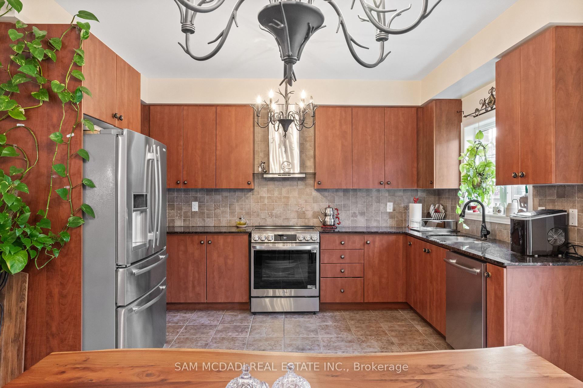 Photo 24 of 30 Zachary Place, Vaughan, Vellore Village — HOMEH