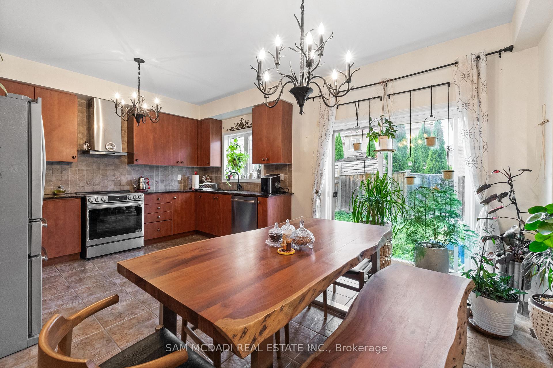 Photo 25 of 30 Zachary Place, Vaughan, Vellore Village — HOMEH